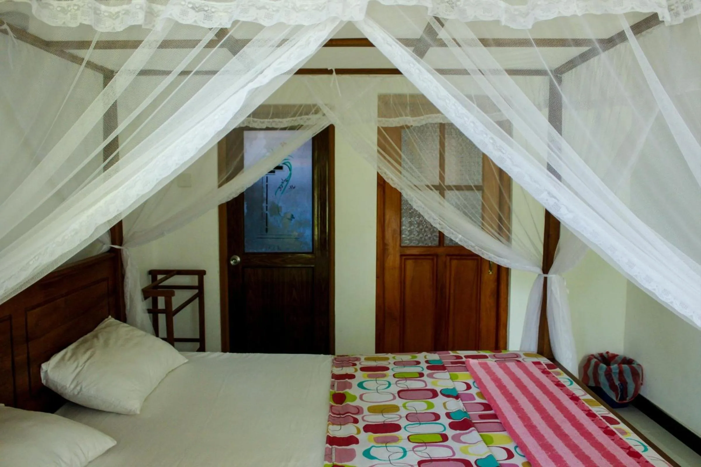 Photo of the whole room, Bed in Orchid Rest