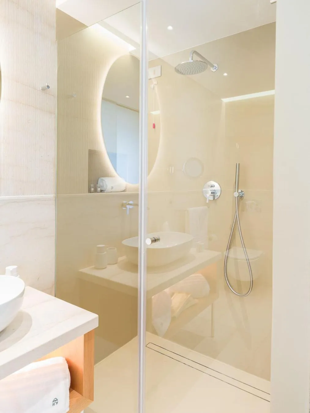 Shower in San Vito Resort & Spa