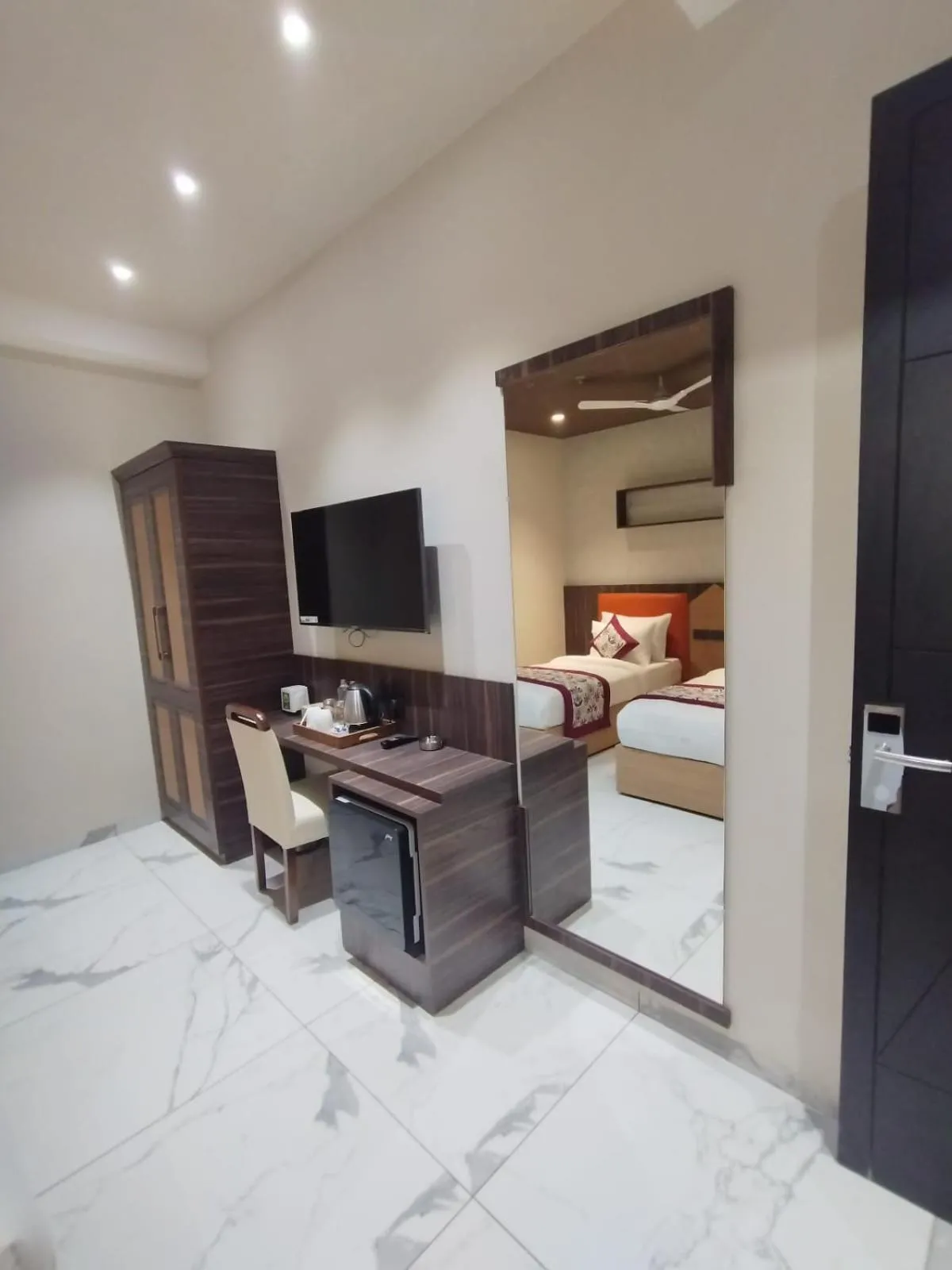 Large Twin Room in The SM Hotel By RMR Hotels