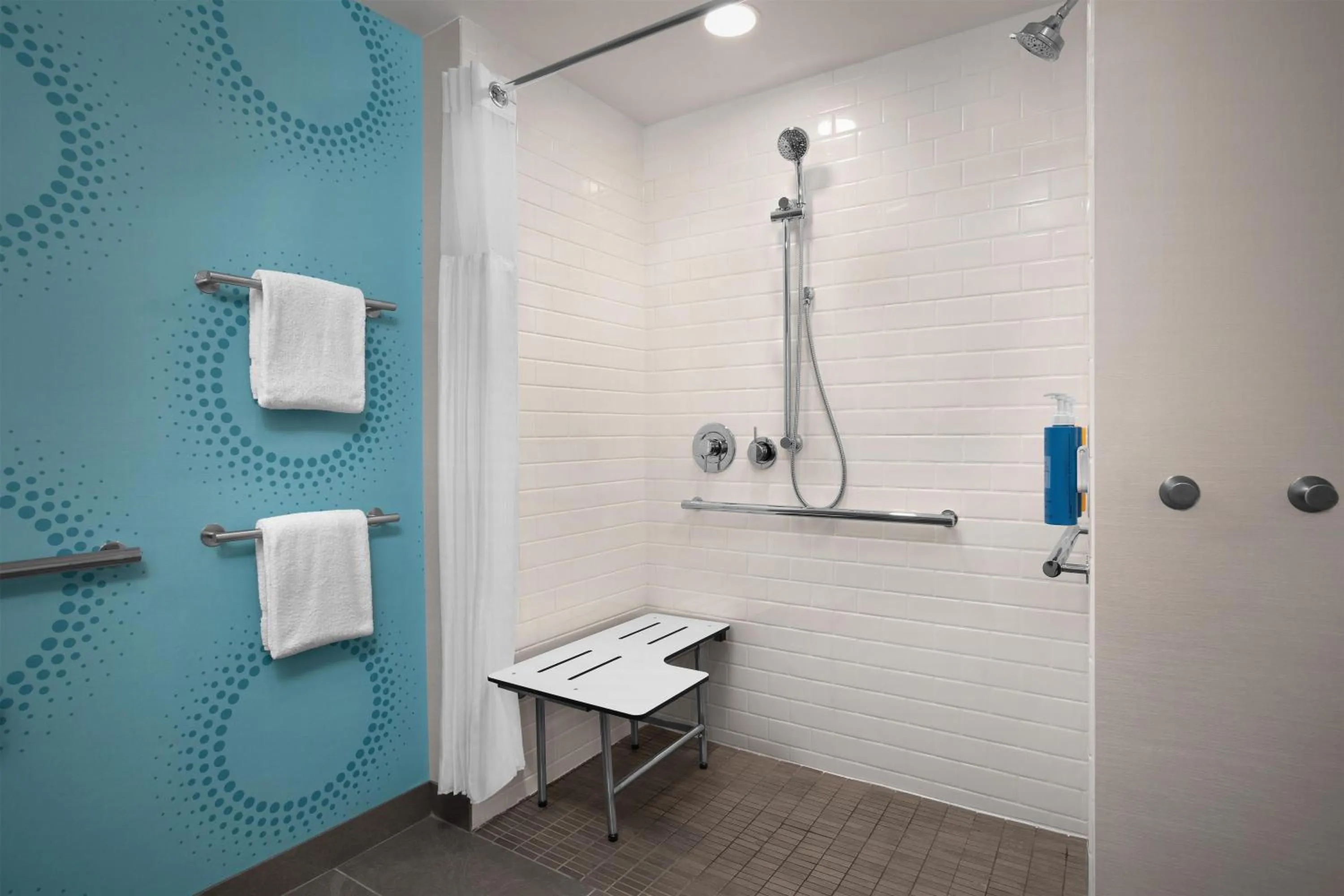 Bathroom in Tru By Hilton Huntsville Research Park Area