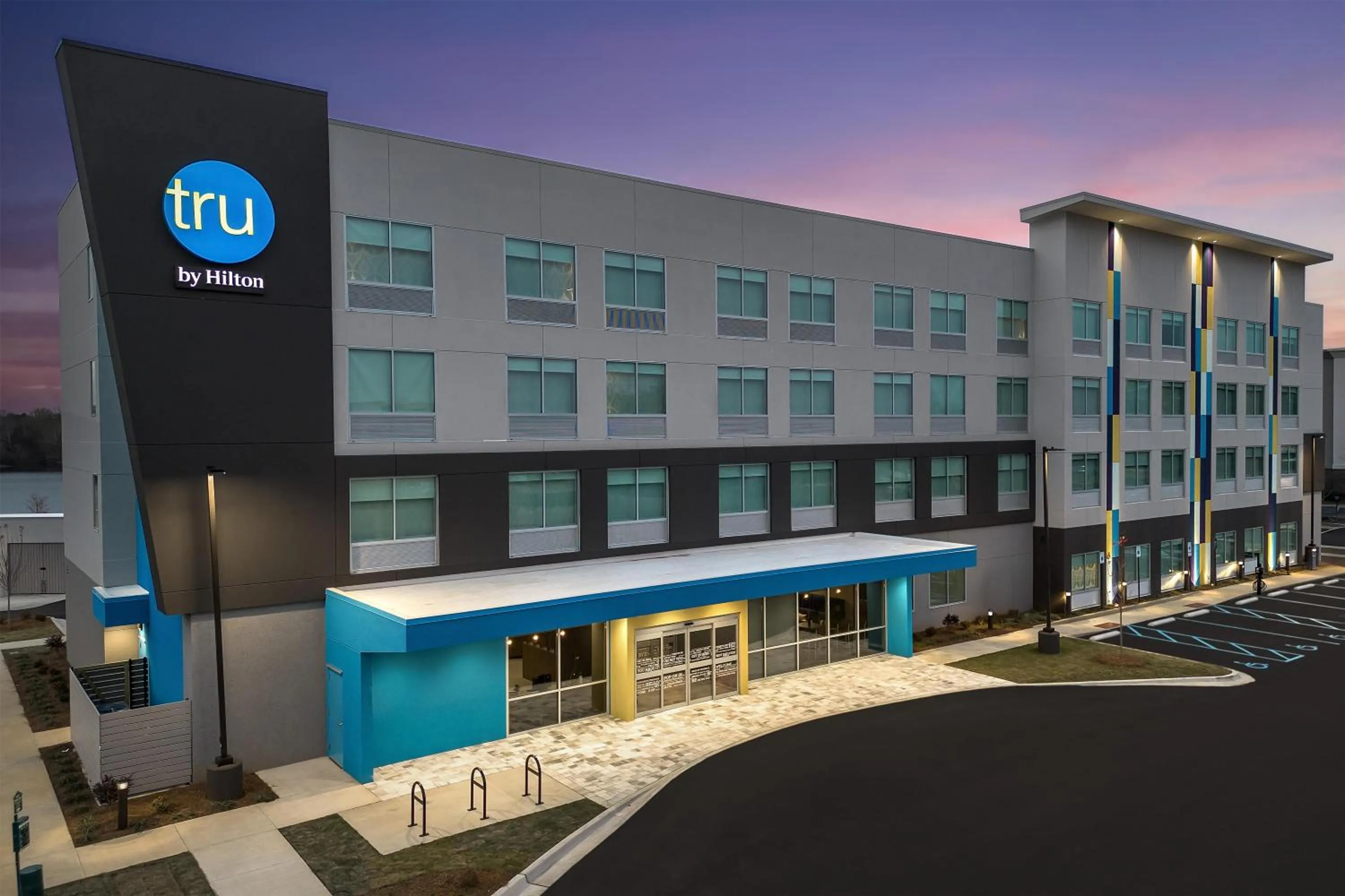 Property building in Tru By Hilton Huntsville Research Park Area