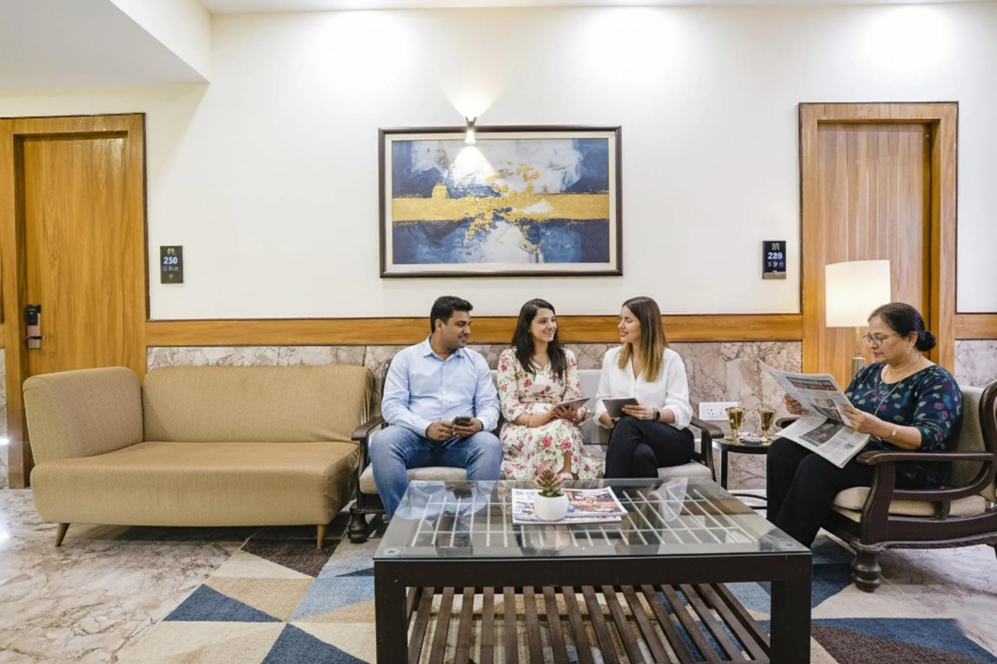 Seating area in FabHotel 7 Square - Nr BKC
