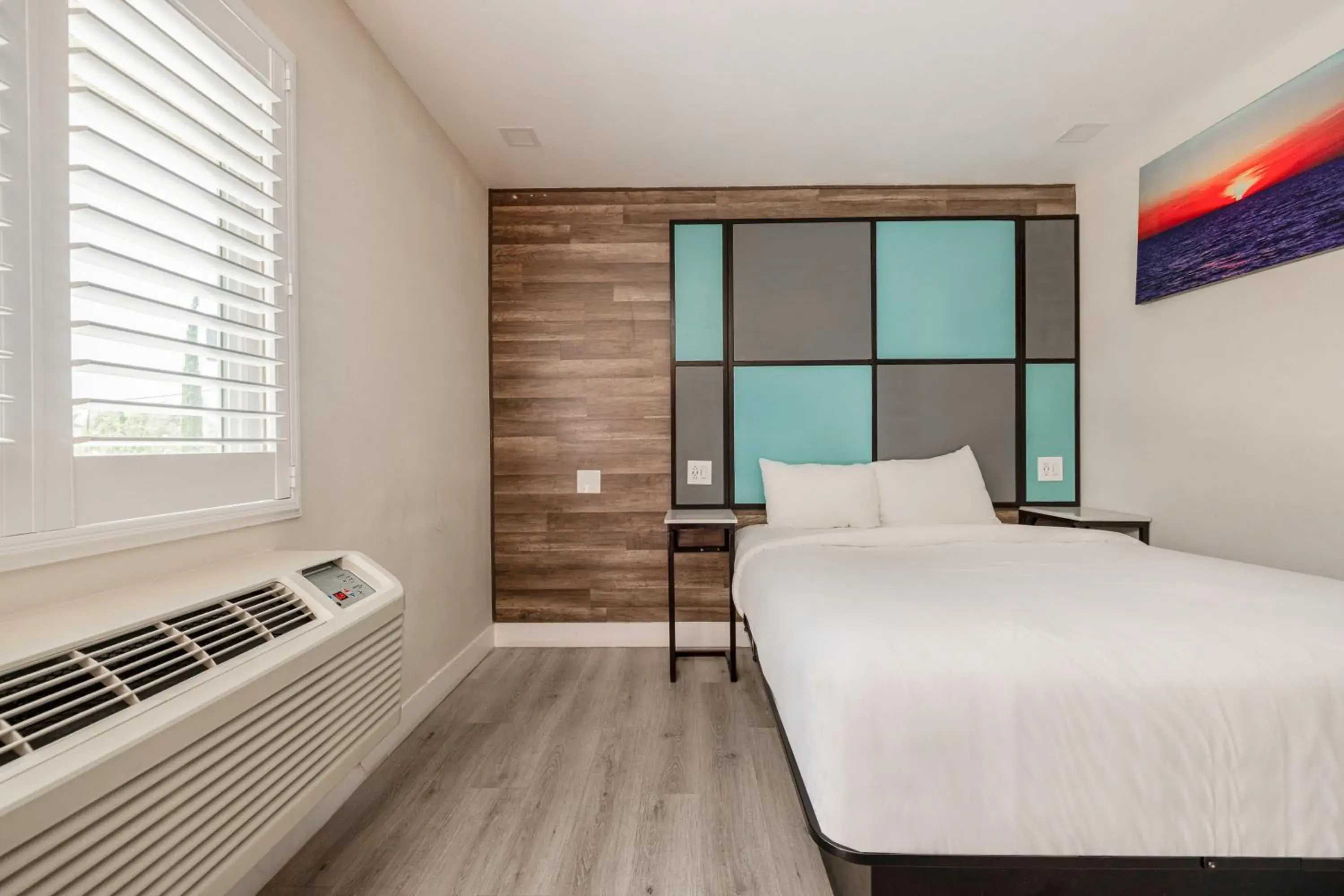 Queen Bed Accessible Non-Smoking in Hotel Avenida Victorville I 15 Queen Bed Accessible Non-Smoking in Hotel Avenida Victorville I 15