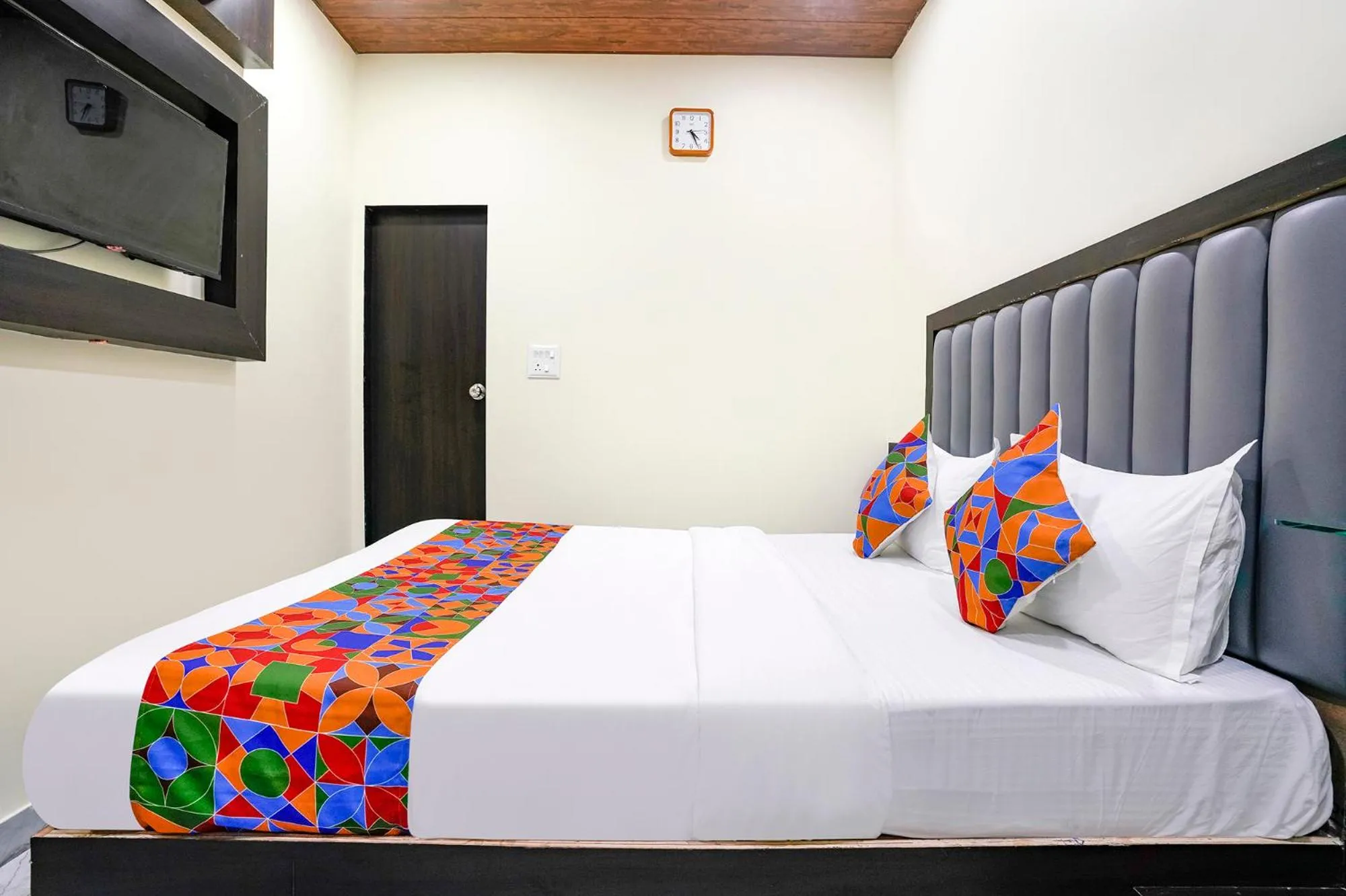 Bed in Via Gulshan Grand - Nr Gateway of India