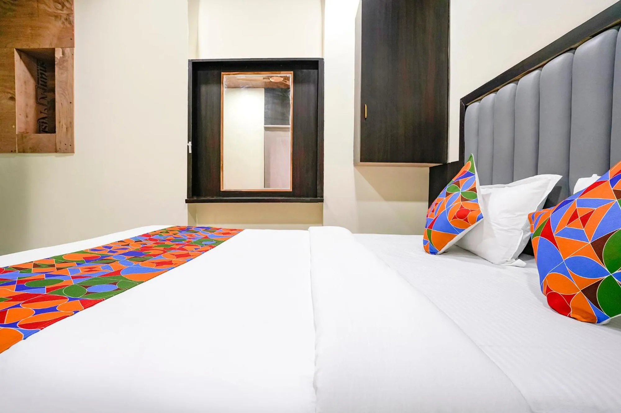 Bed in Via Gulshan Grand - Nr Gateway of India