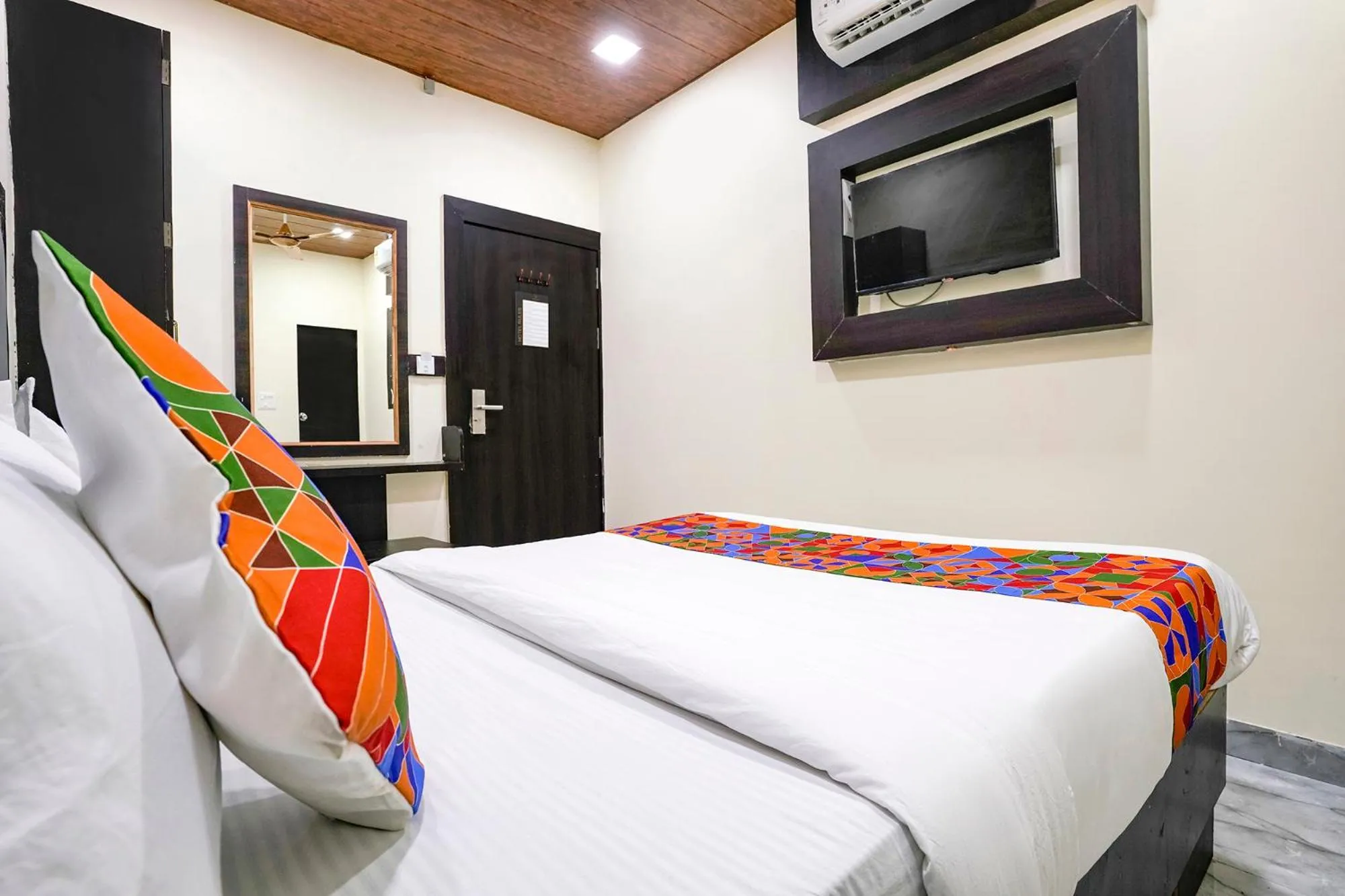Bed in Via Gulshan Grand - Nr Gateway of India