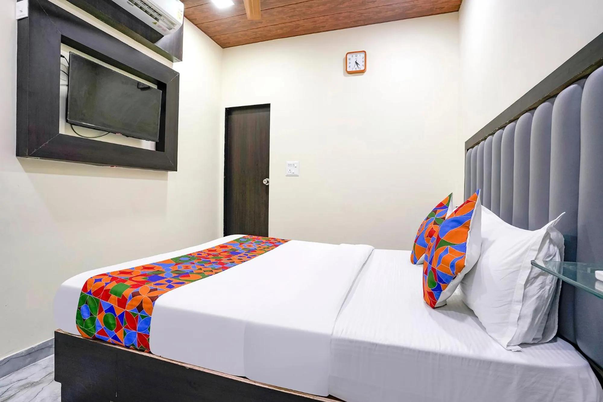 Bed in Via Gulshan Grand - Nr Gateway of India
