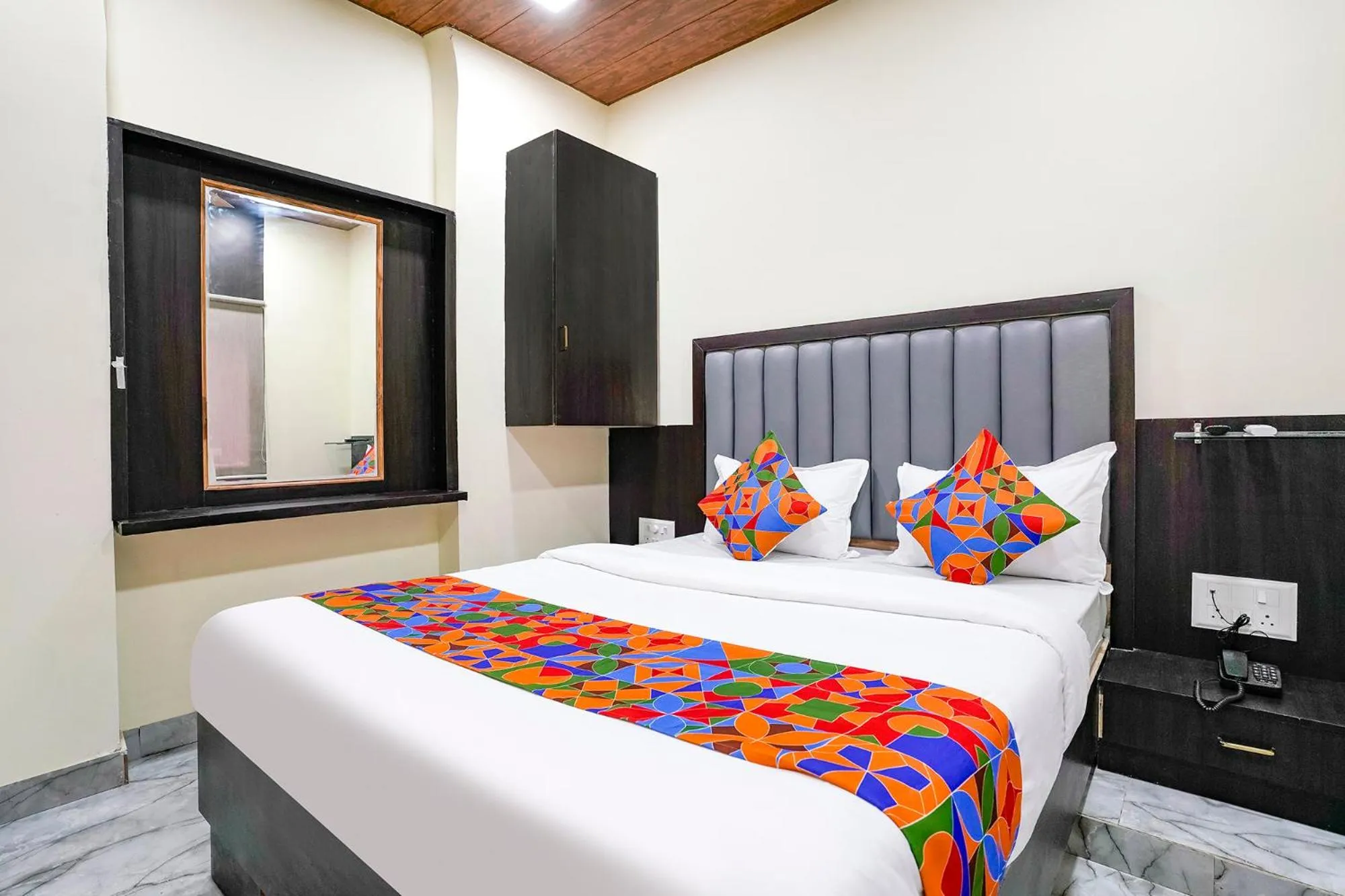 Bed in Via Gulshan Grand - Nr Gateway of India