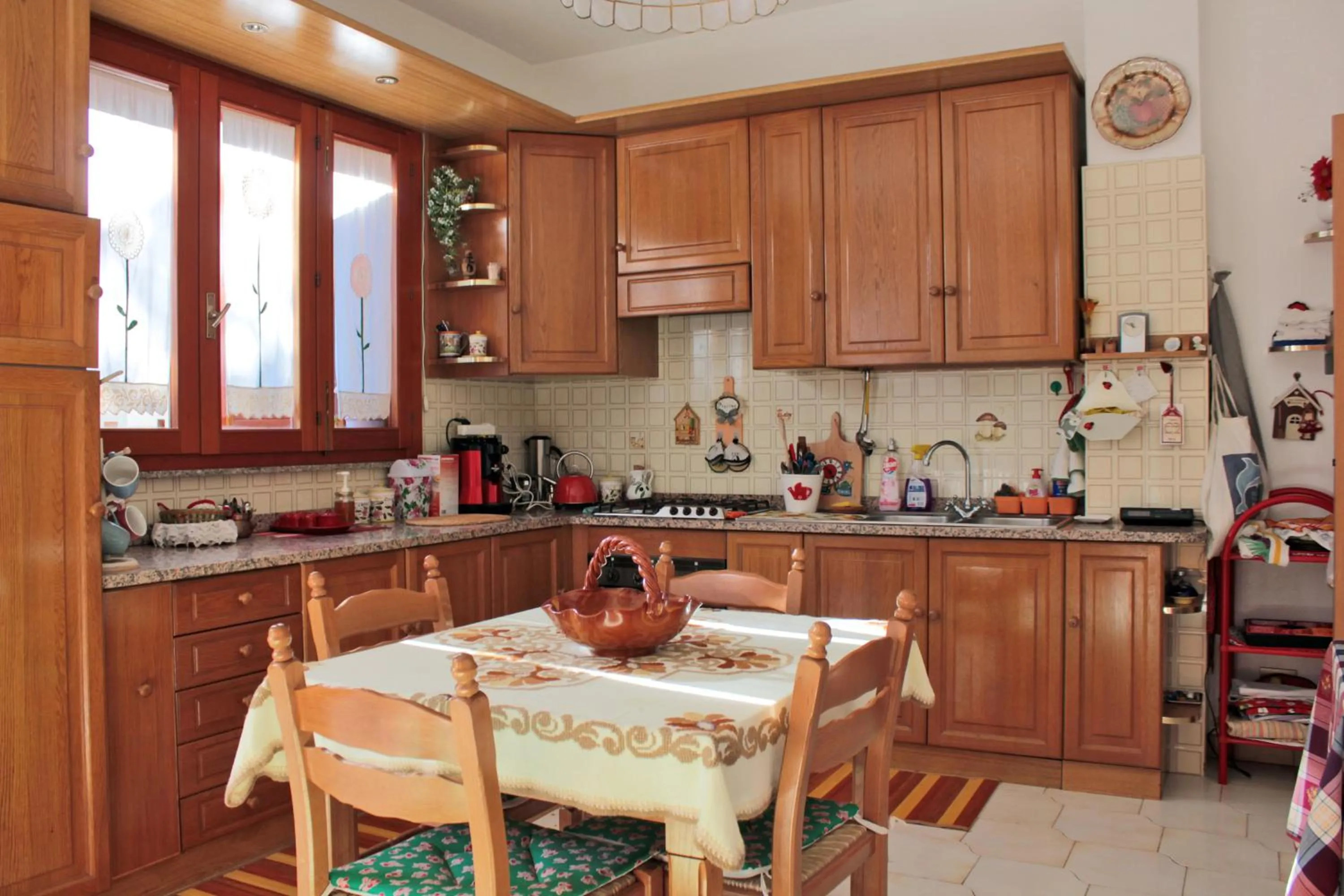 Communal kitchen in Magma Guest House