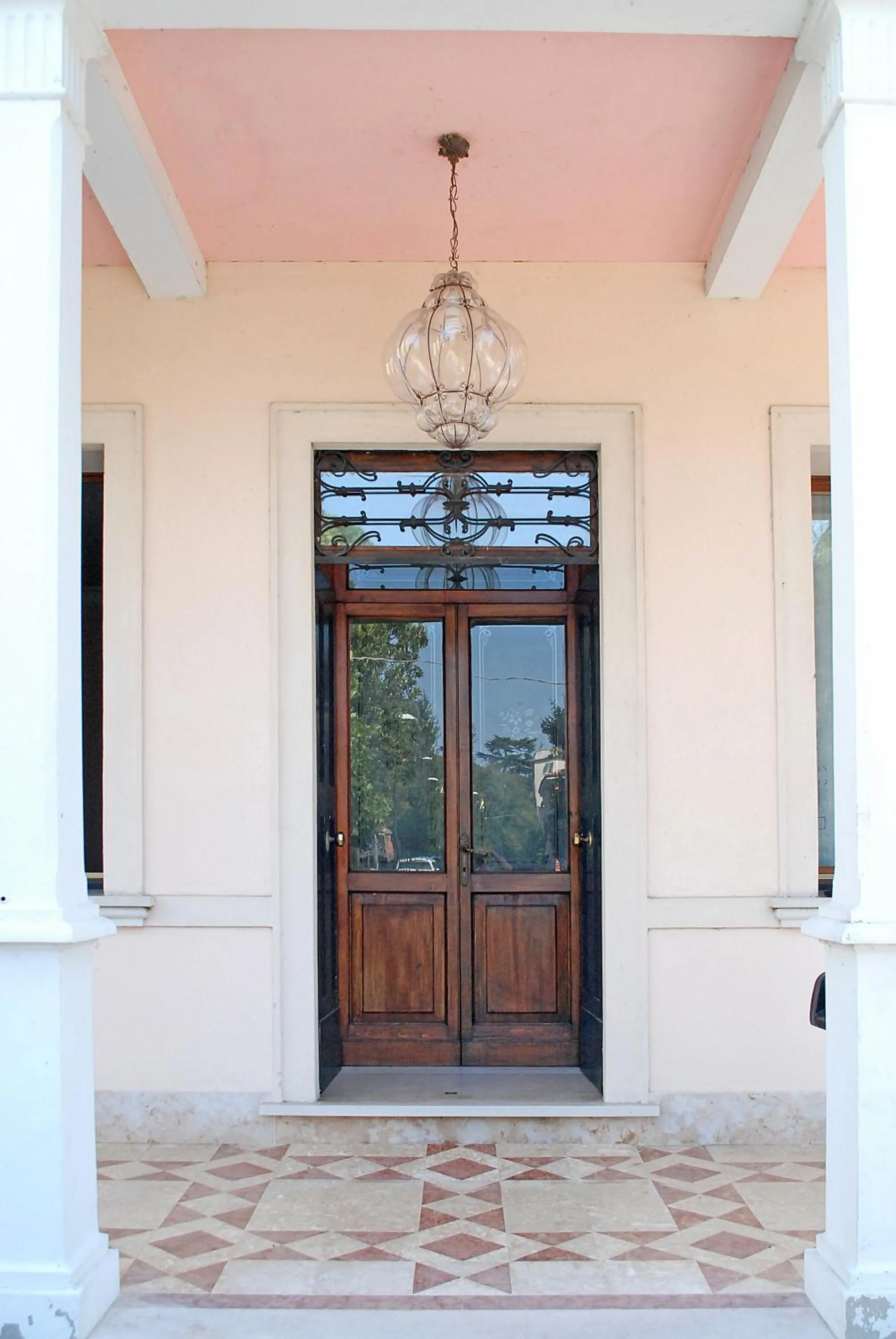 Facade/entrance in B&B Villa Romano