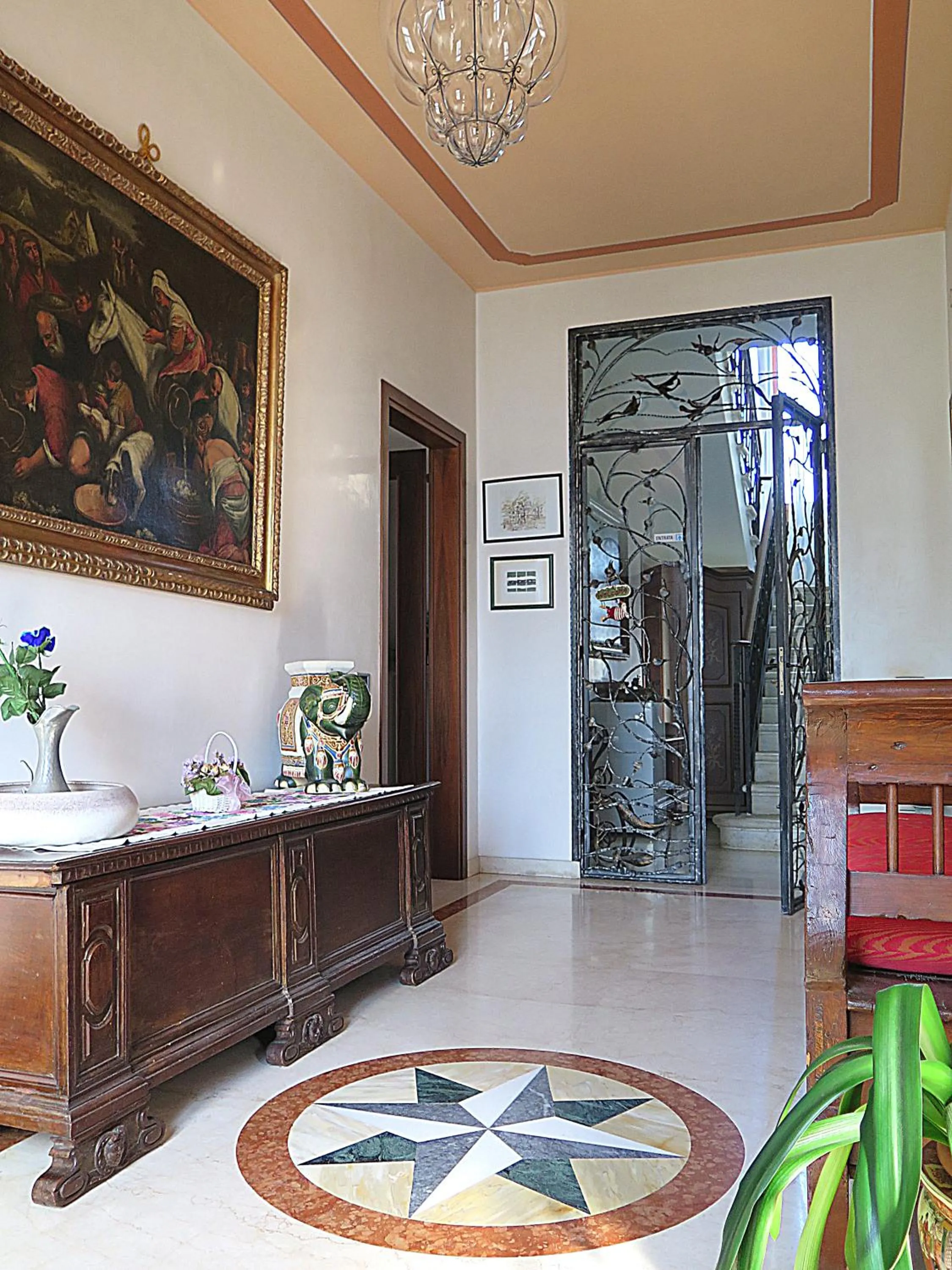 Decorative detail in B&B Villa Romano