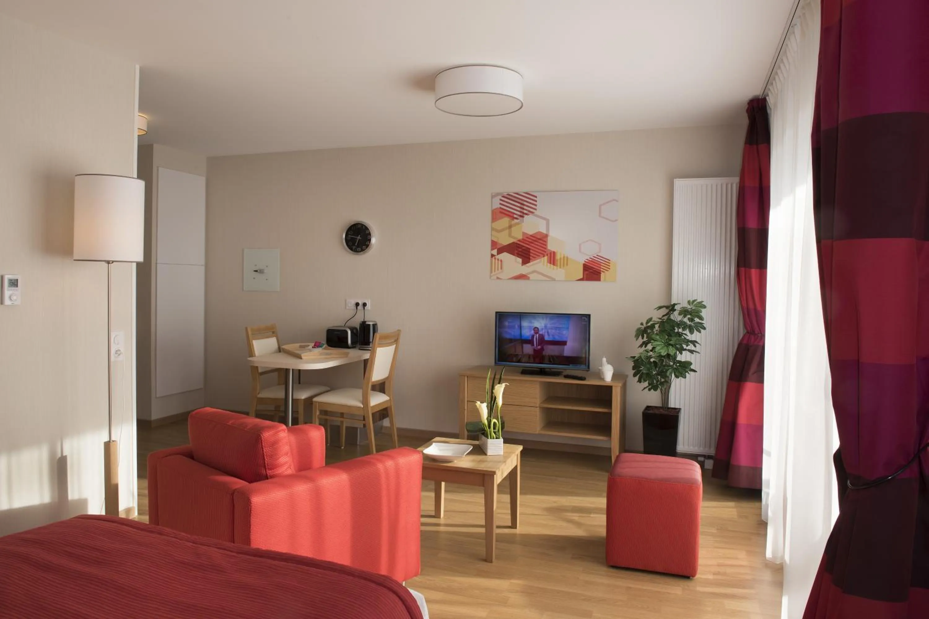 Photo of the whole room in Domitys Le Palmier du Roi