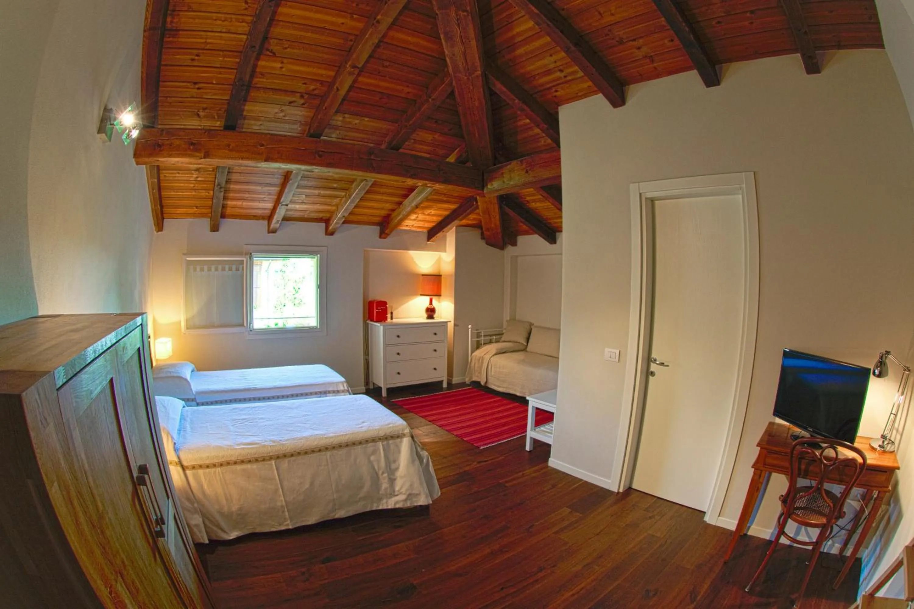 Day, Bed in Locanda del Toro