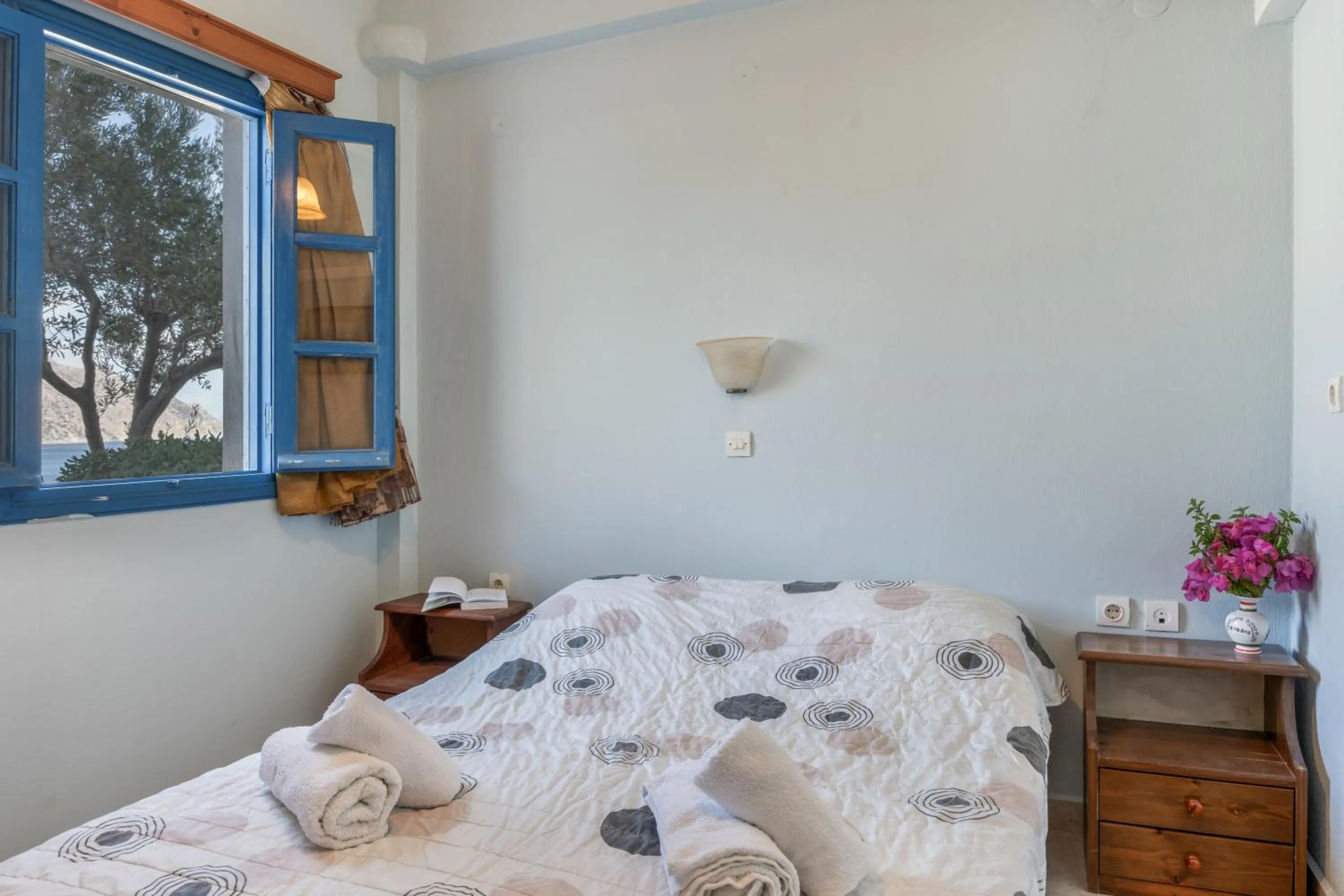 Living room, Bed in Hotel Glaros Karpathos