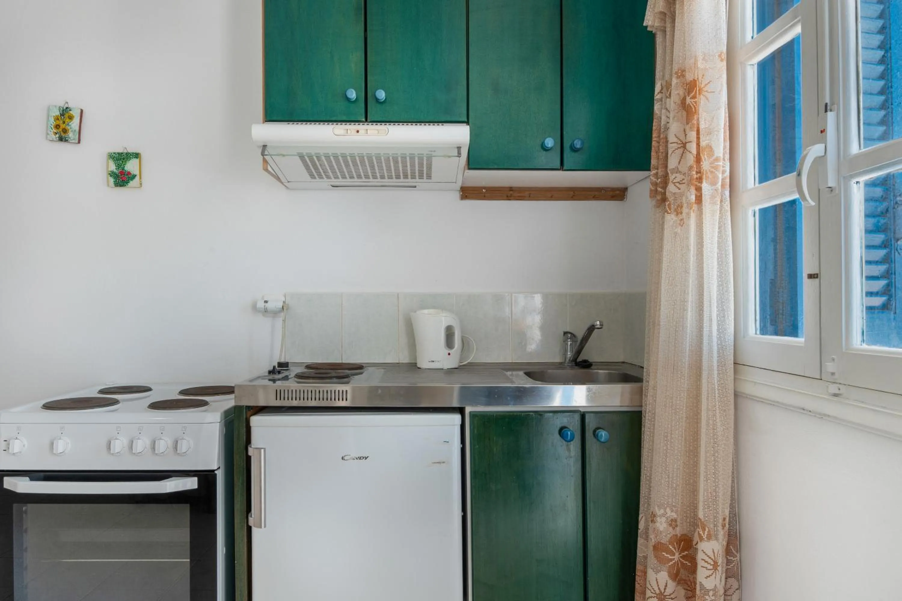 Kitchen or kitchenette in Hotel Glaros Karpathos