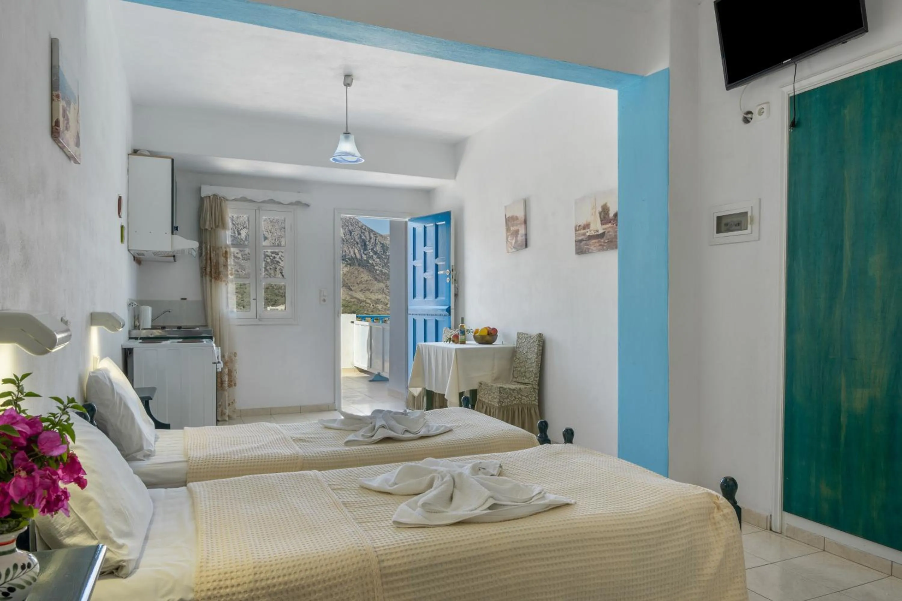 Property building, Bed in Hotel Glaros Karpathos