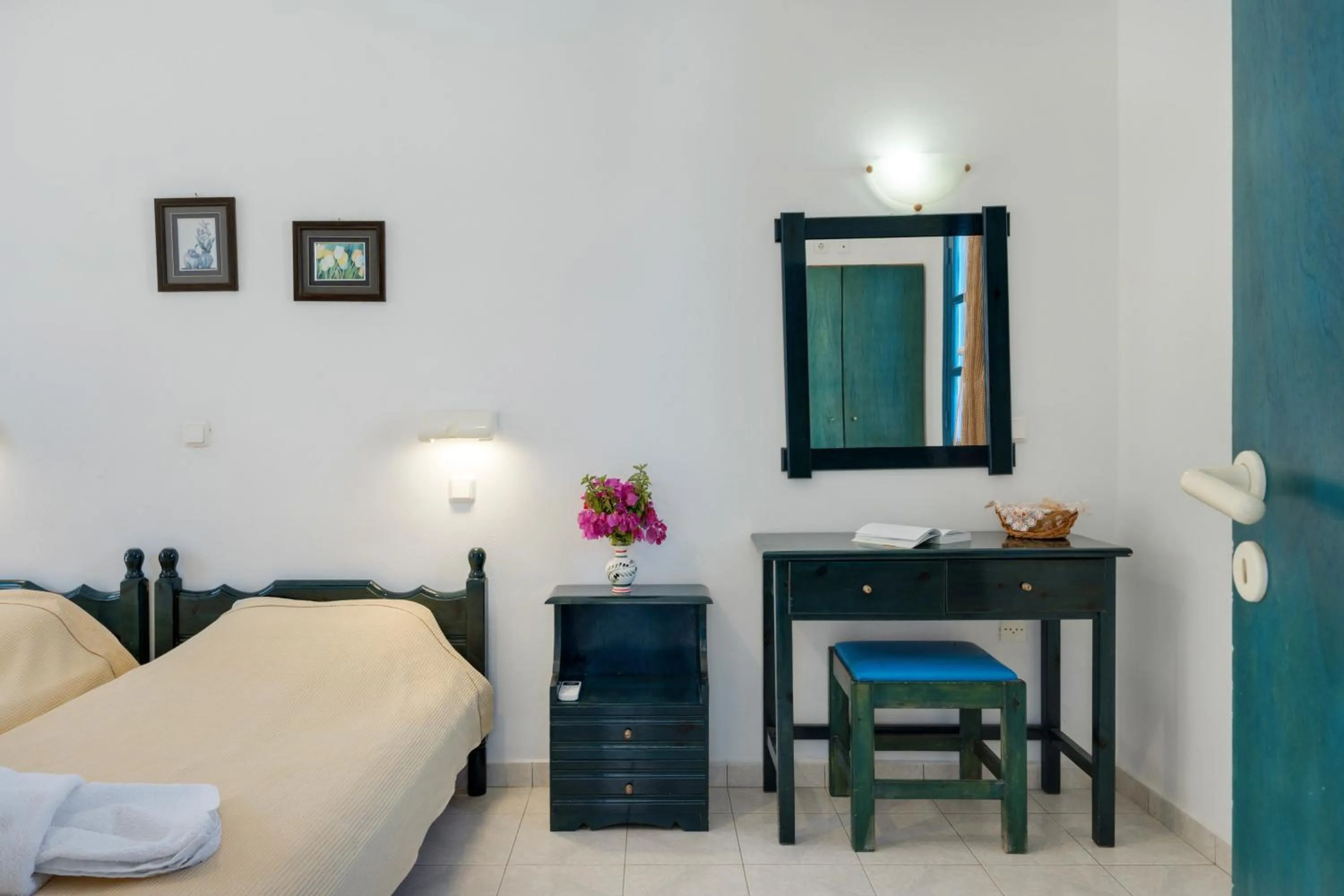 Living room, Bed in Hotel Glaros Karpathos