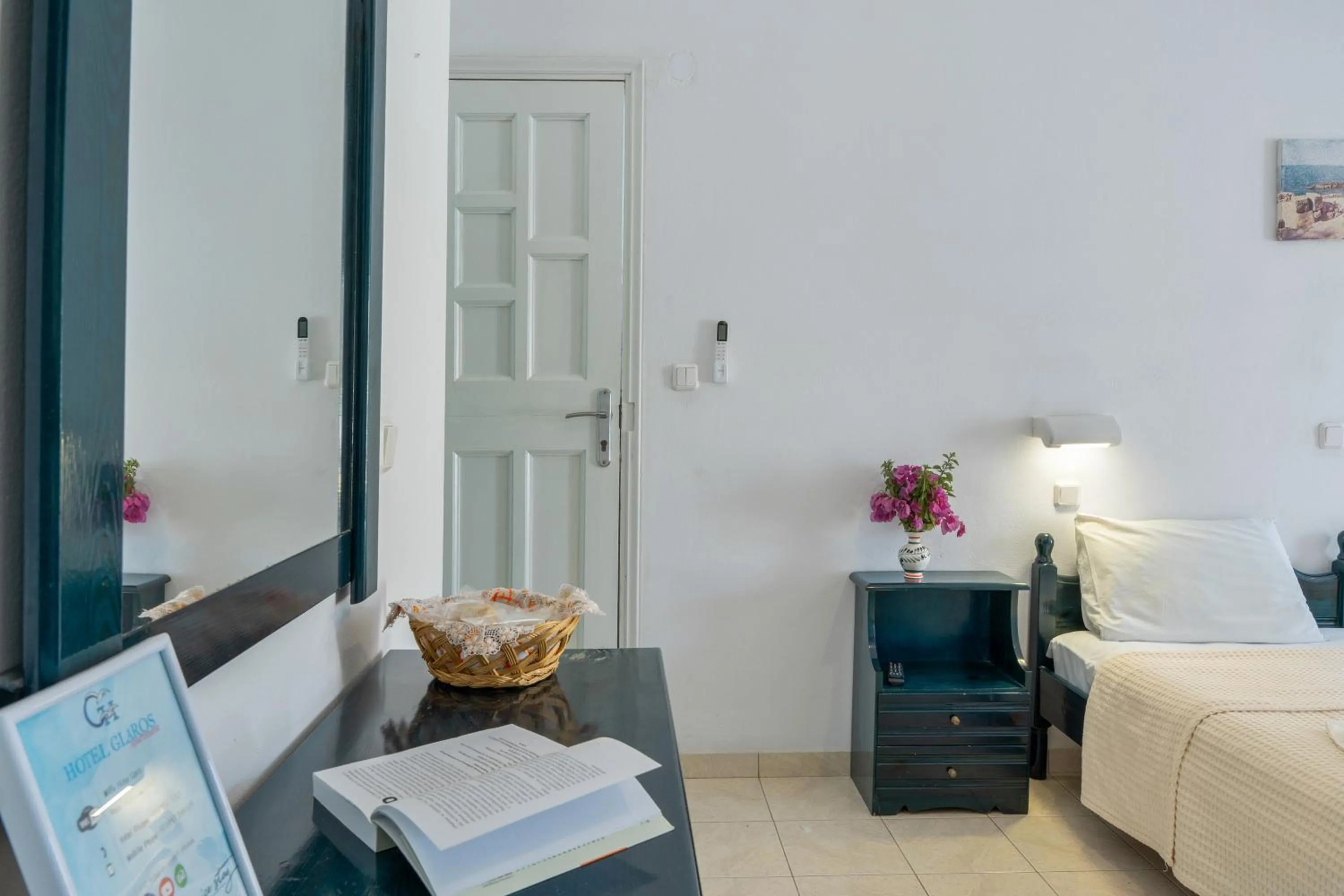 Property building, Bed in Hotel Glaros Karpathos