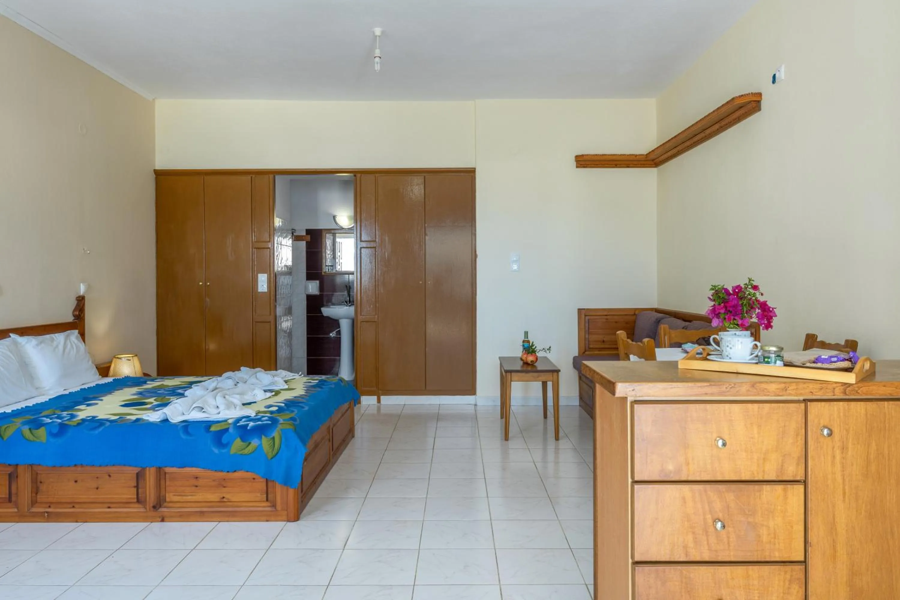 Property building, Bed in Hotel Glaros Karpathos