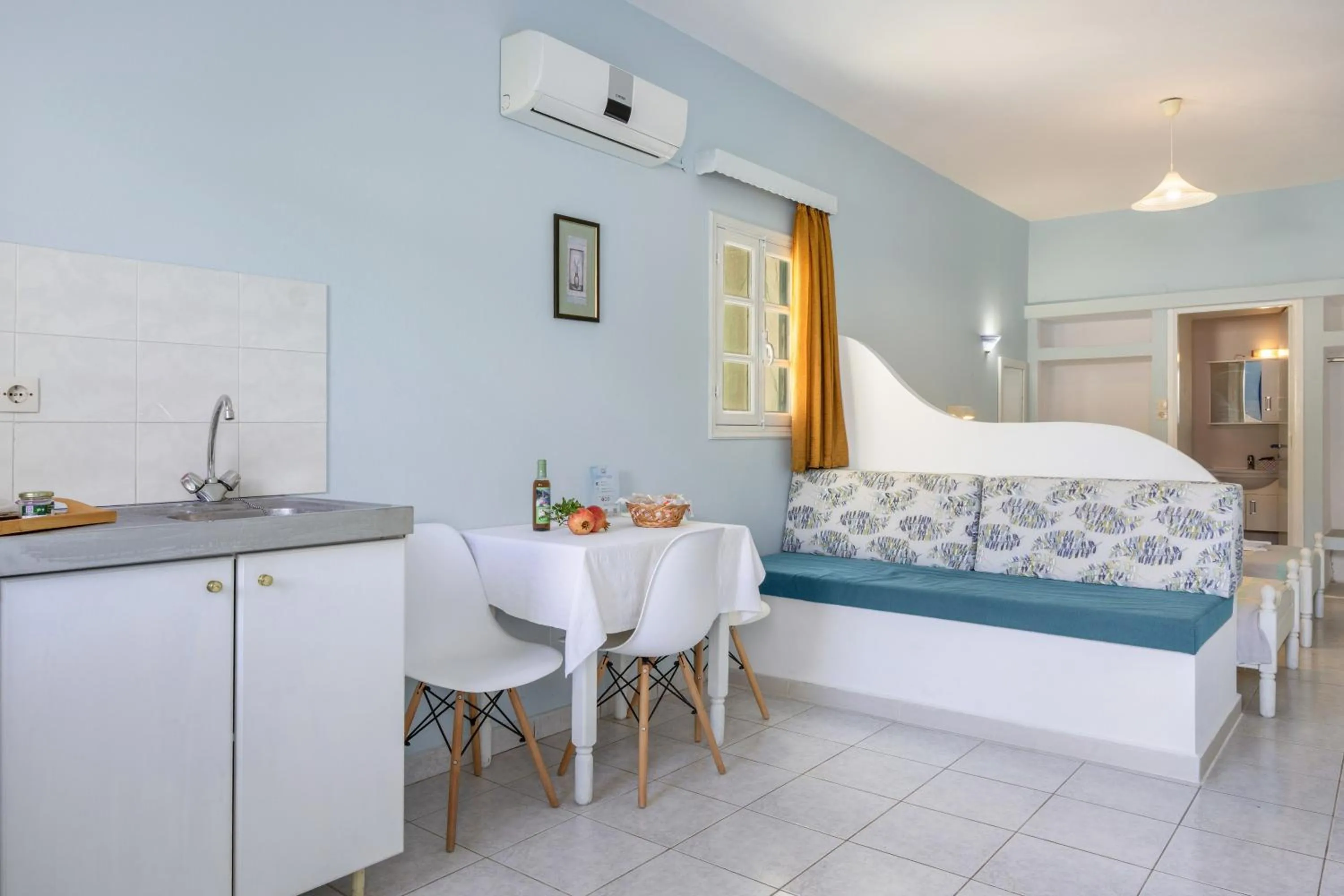 Property building, Bed in Hotel Glaros Karpathos