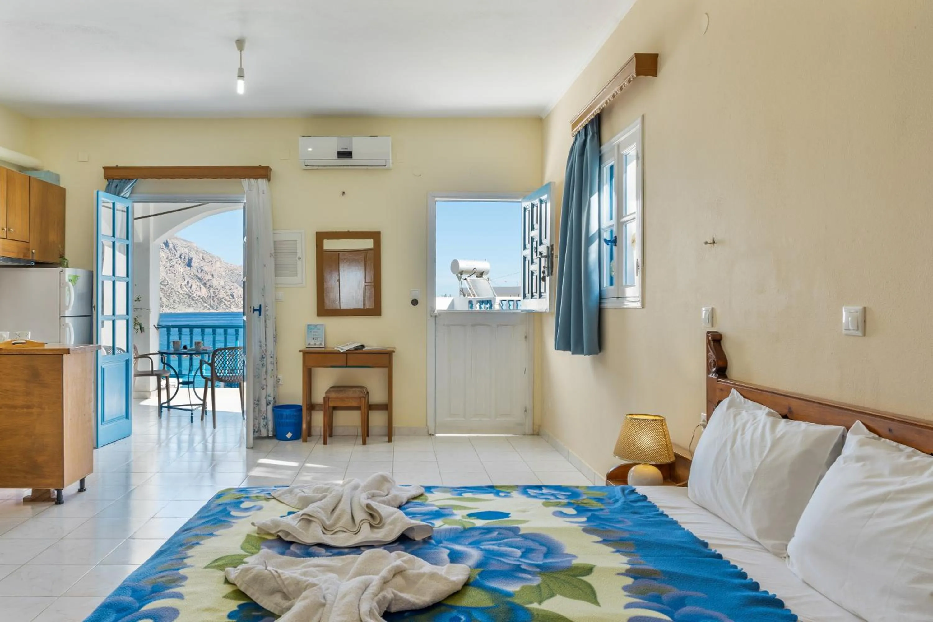 Property building, Bed in Hotel Glaros Karpathos