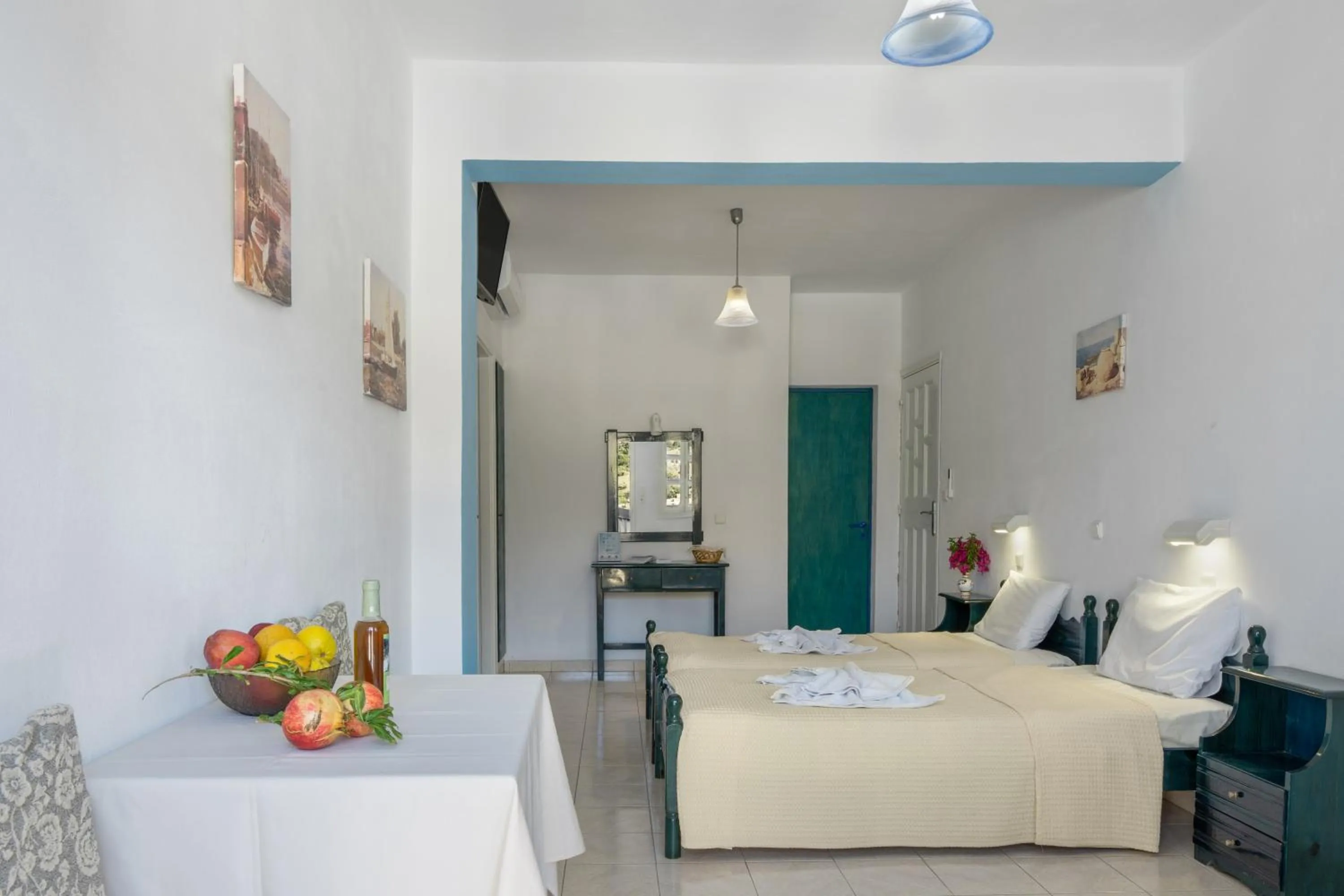 Property building, Bed in Hotel Glaros Karpathos