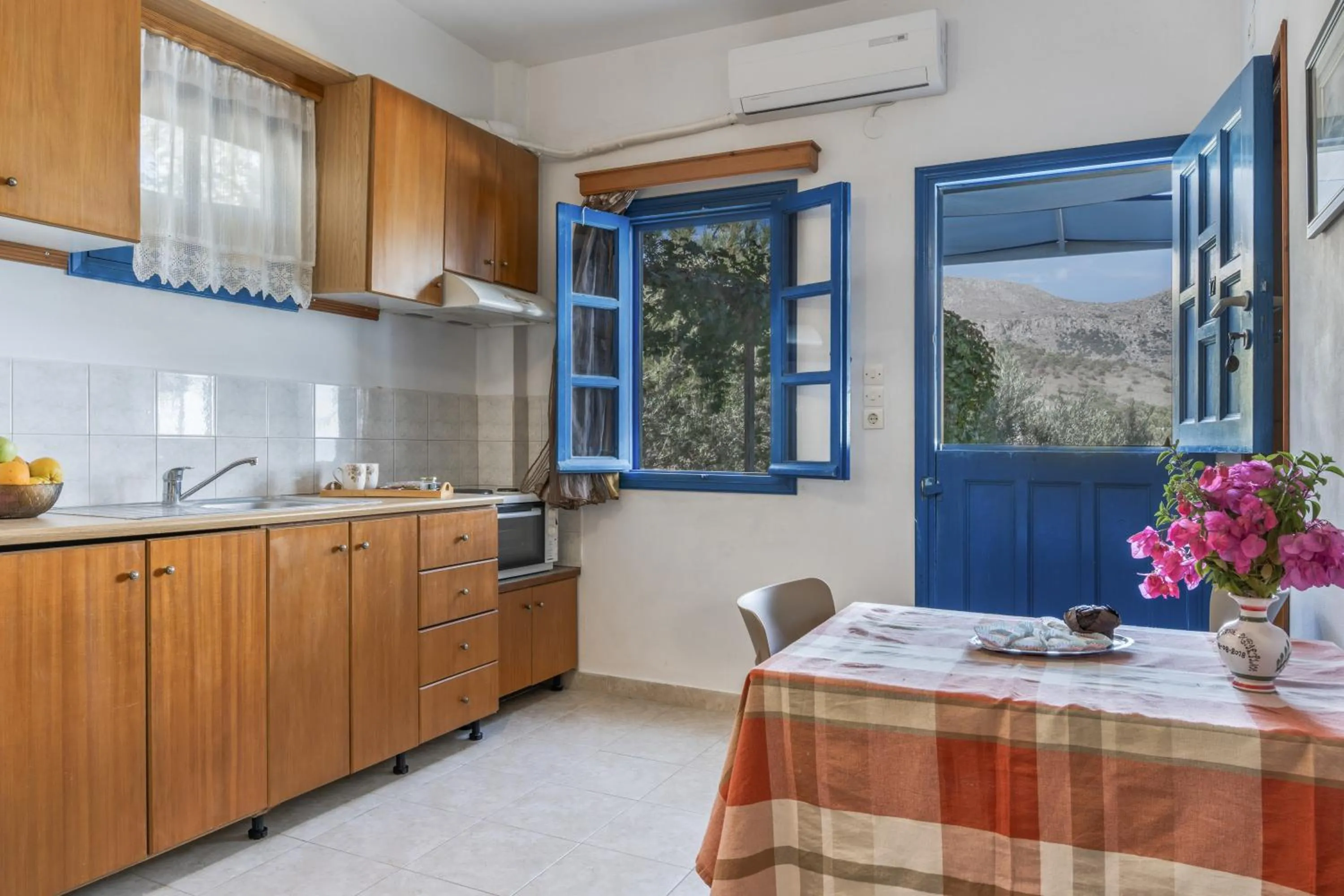 Kitchen or kitchenette in Hotel Glaros Karpathos