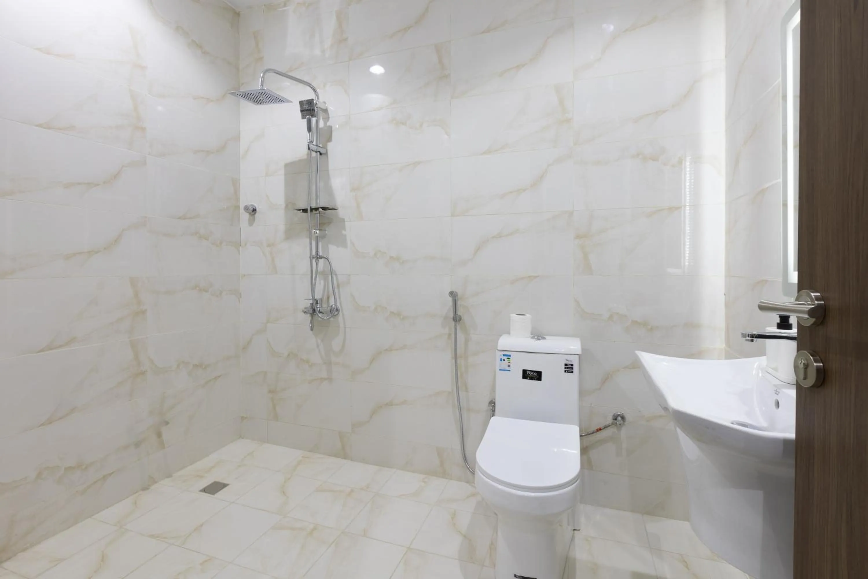 Shower in Al-Jamwaut B