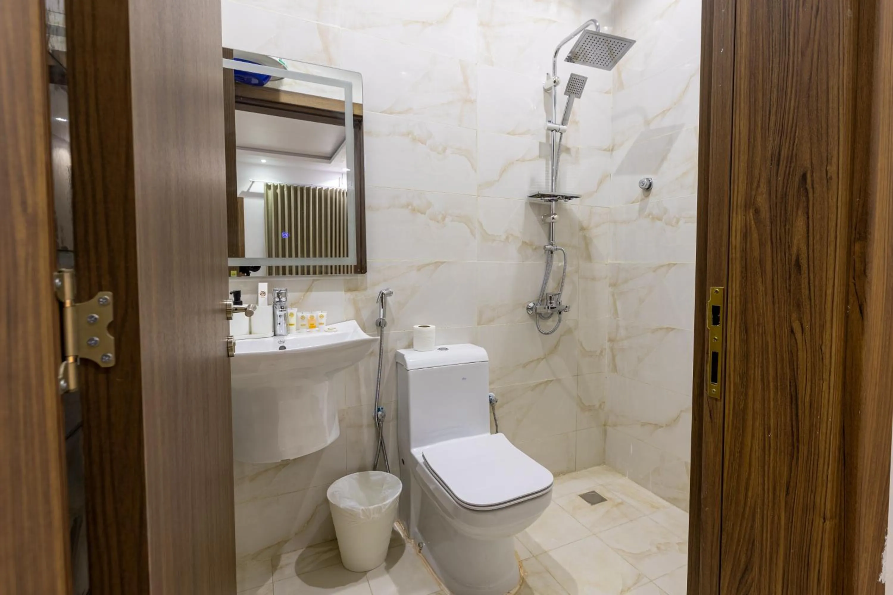 Shower in Al-Jamwaut B