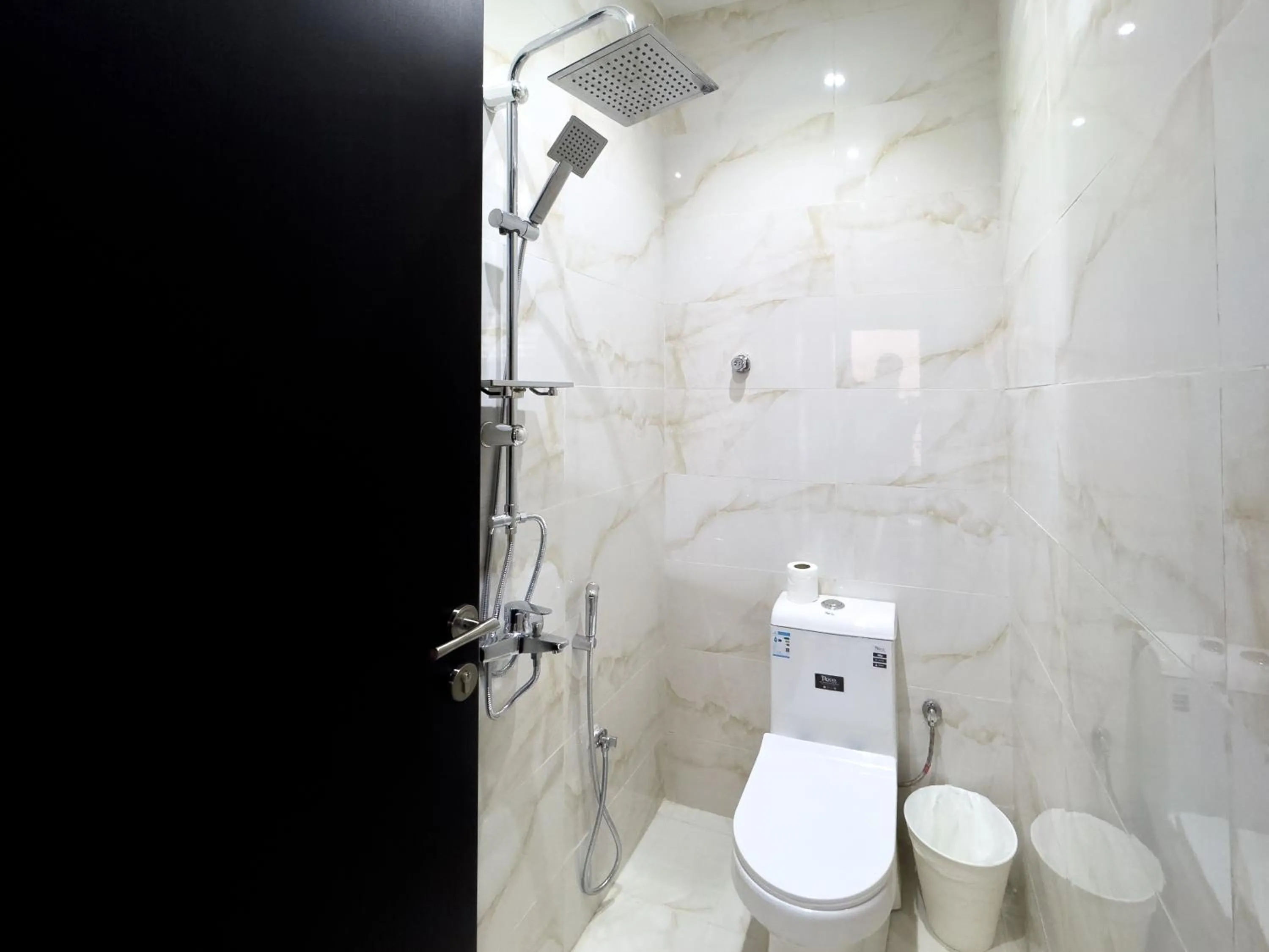 Shower in Al-Jamwaut B