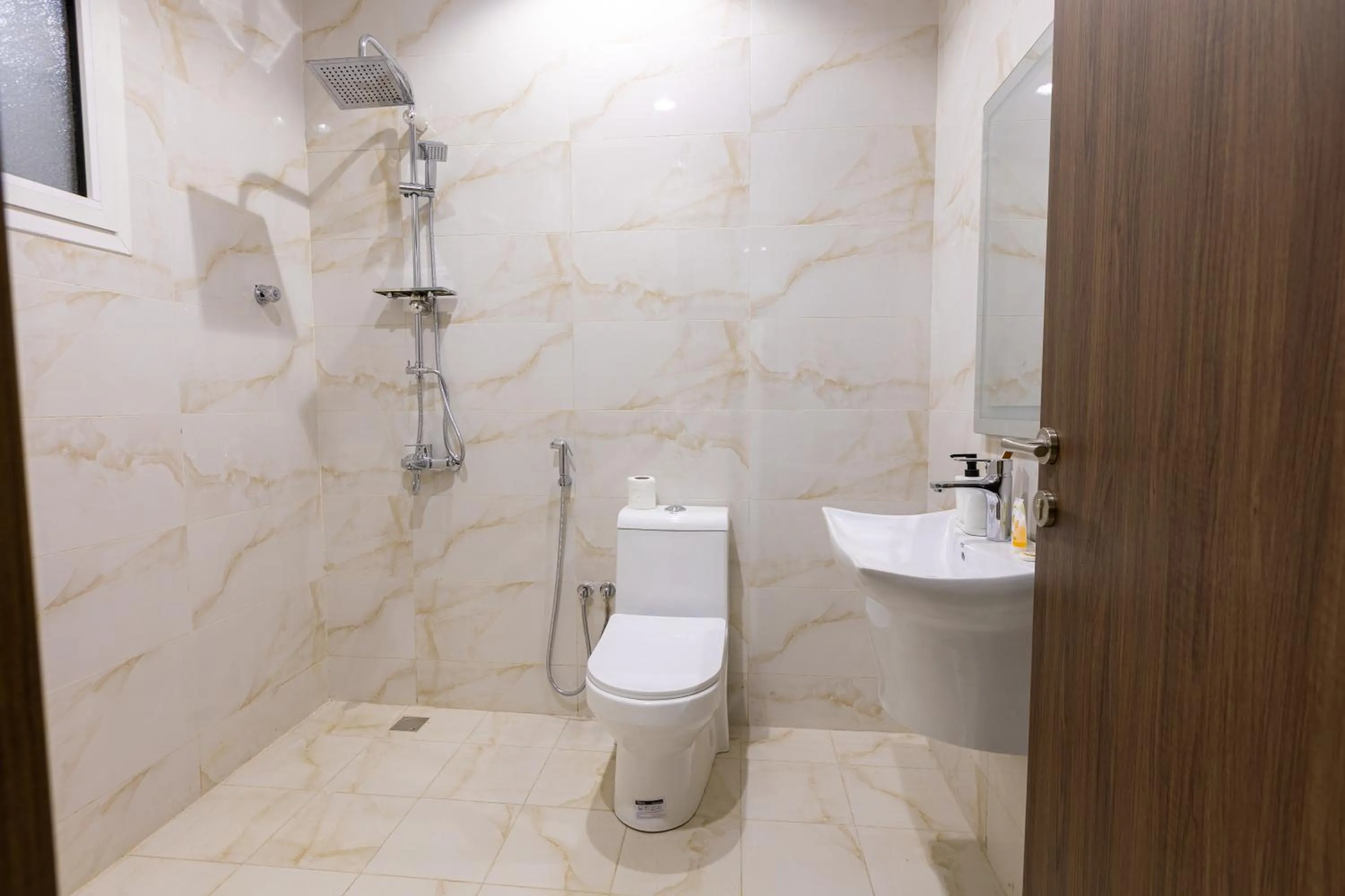 Shower in Al-Jamwaut B