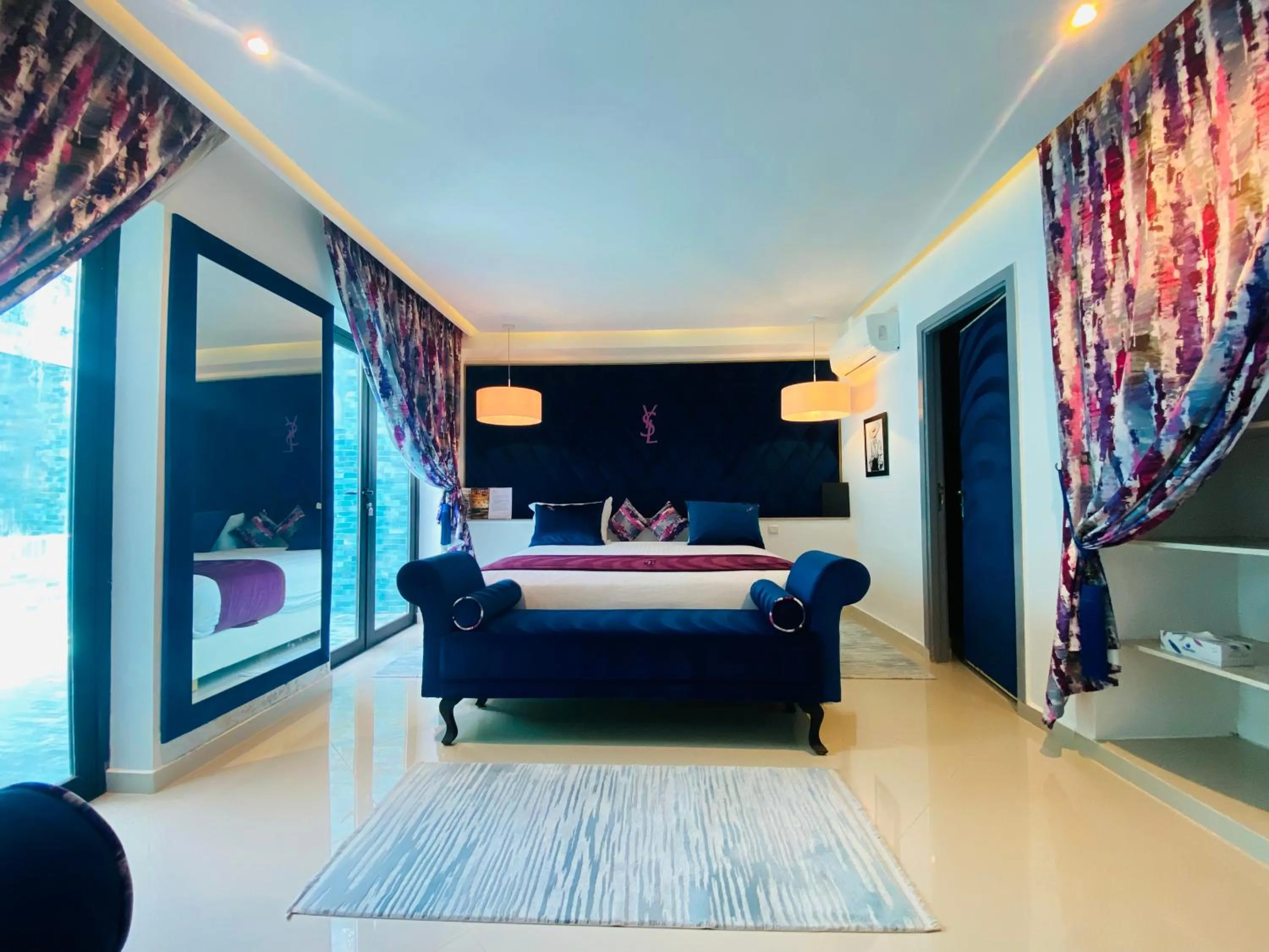 Communal lounge/ TV room, Bed in Eden Lodges & SPA-Boutique Hôtel de Luxe