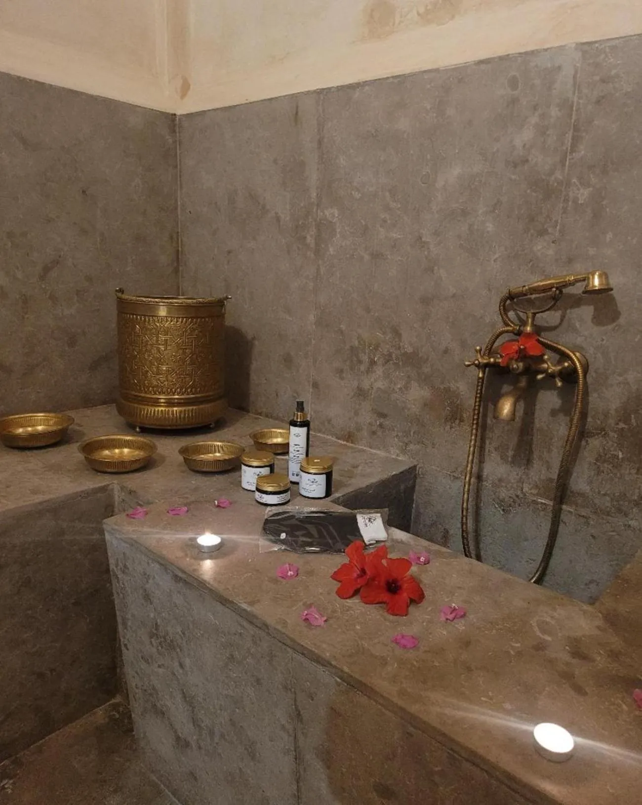 Steam room in Eden Lodges & SPA-Boutique Hôtel de Luxe