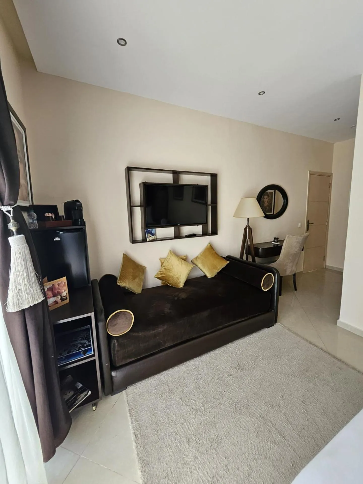 Communal lounge/ TV room in Eden Lodges & SPA-Boutique Hôtel de Luxe