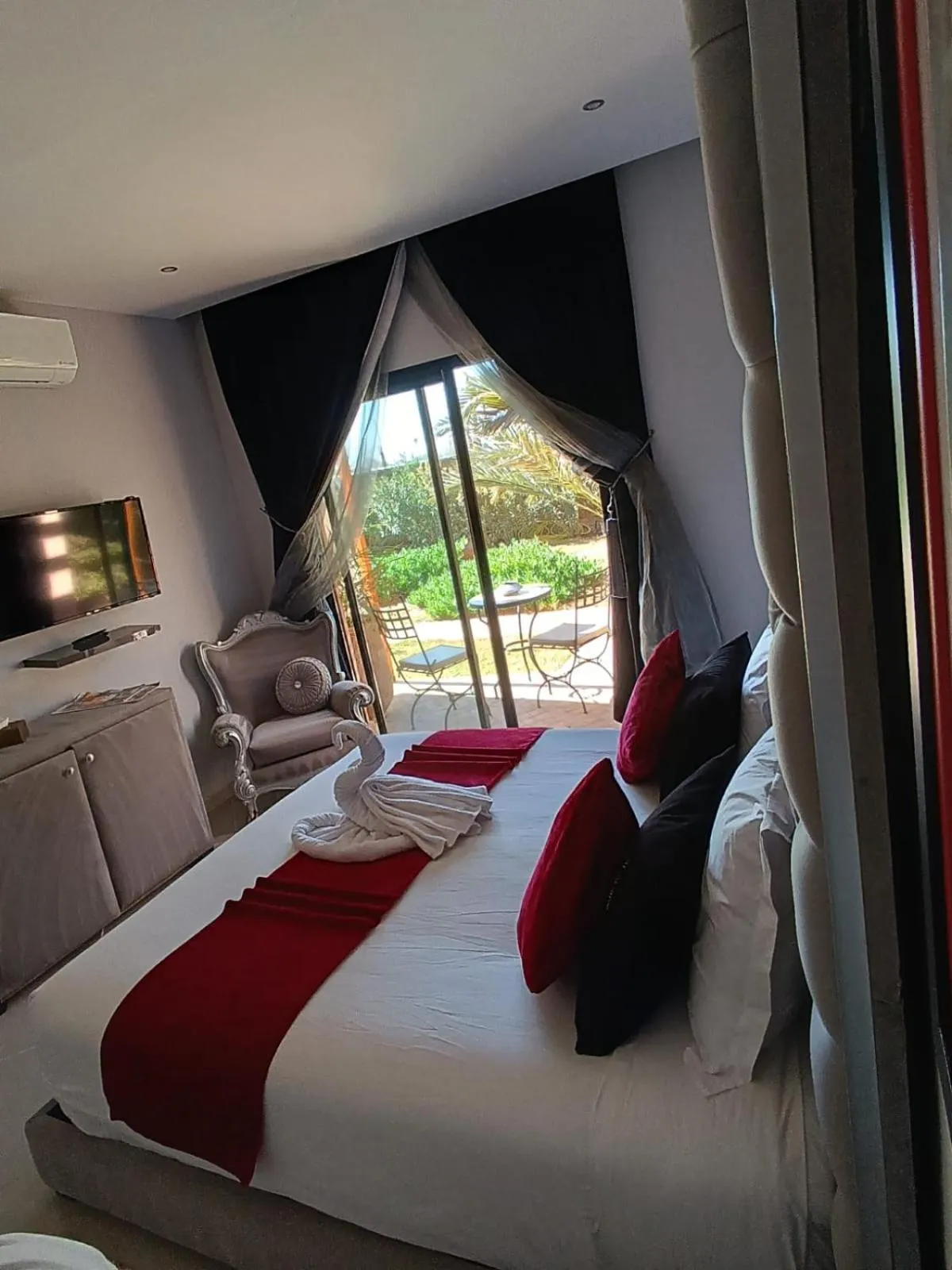 Bedroom, Bed in Eden Lodges & SPA-Boutique Hôtel de Luxe