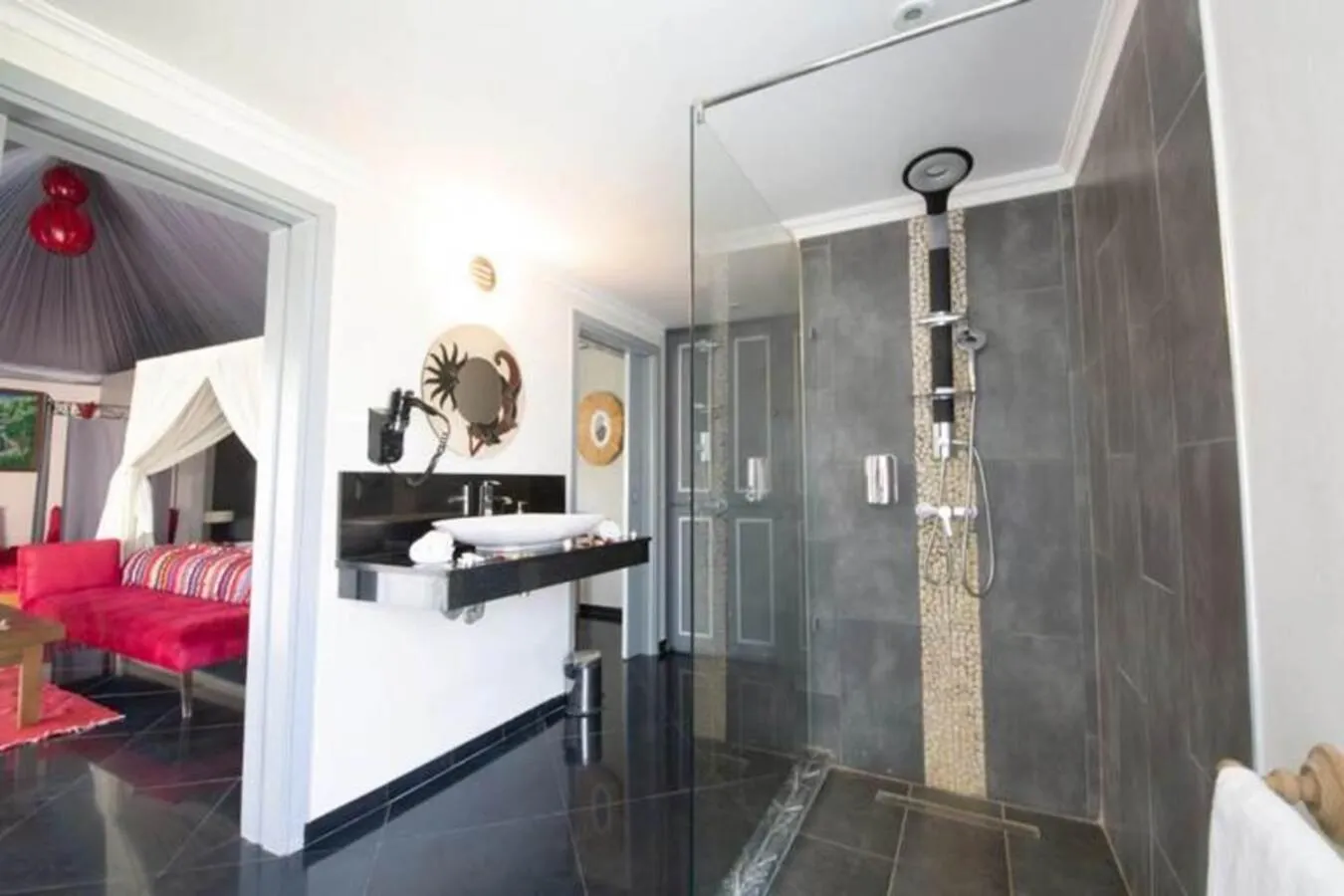 Shower in Eden Lodges & SPA-Boutique Hôtel de Luxe