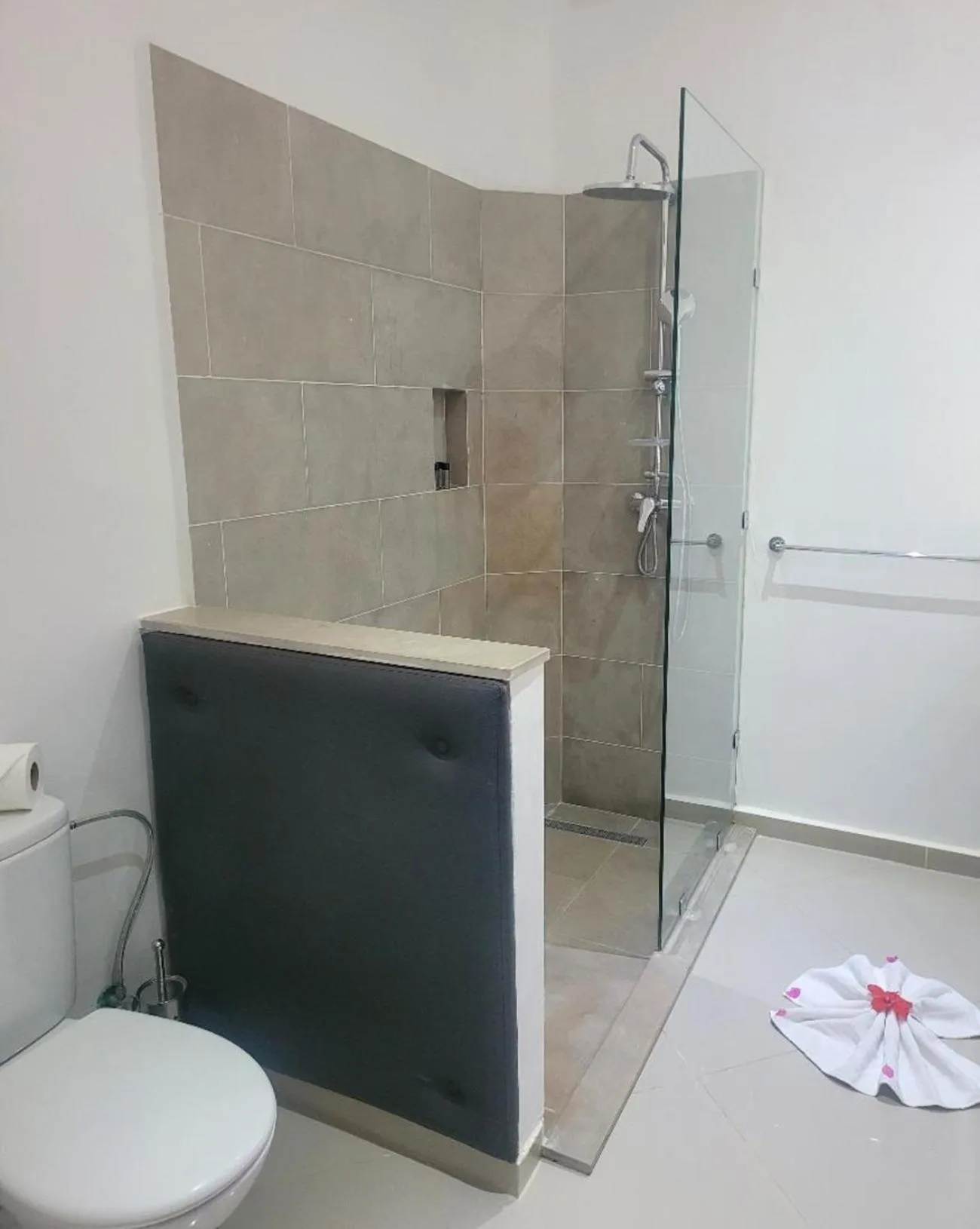 Shower in Eden Lodges & SPA-Boutique Hôtel de Luxe