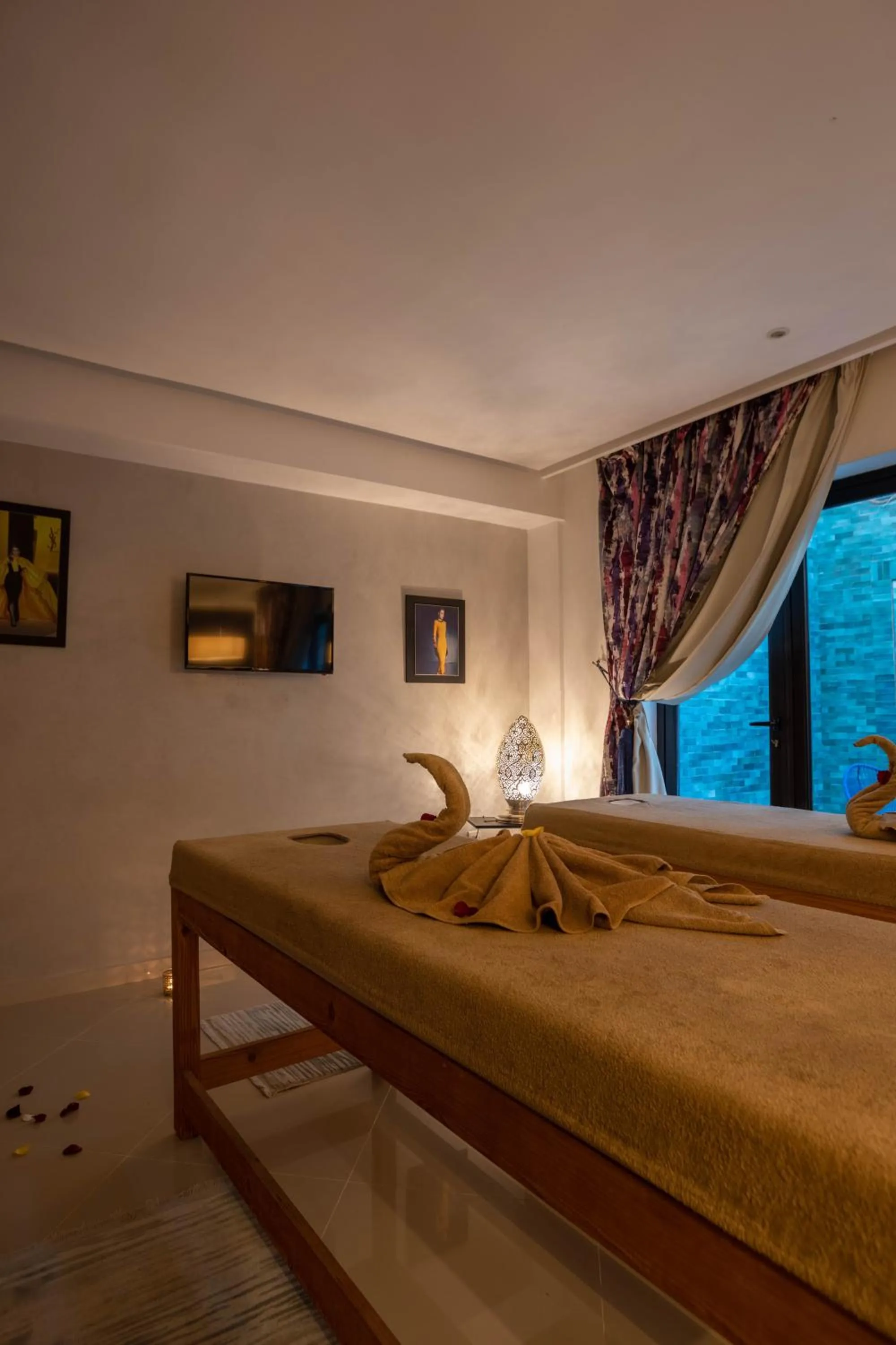 Massage, Bed in Eden Lodges & SPA-Boutique Hôtel de Luxe