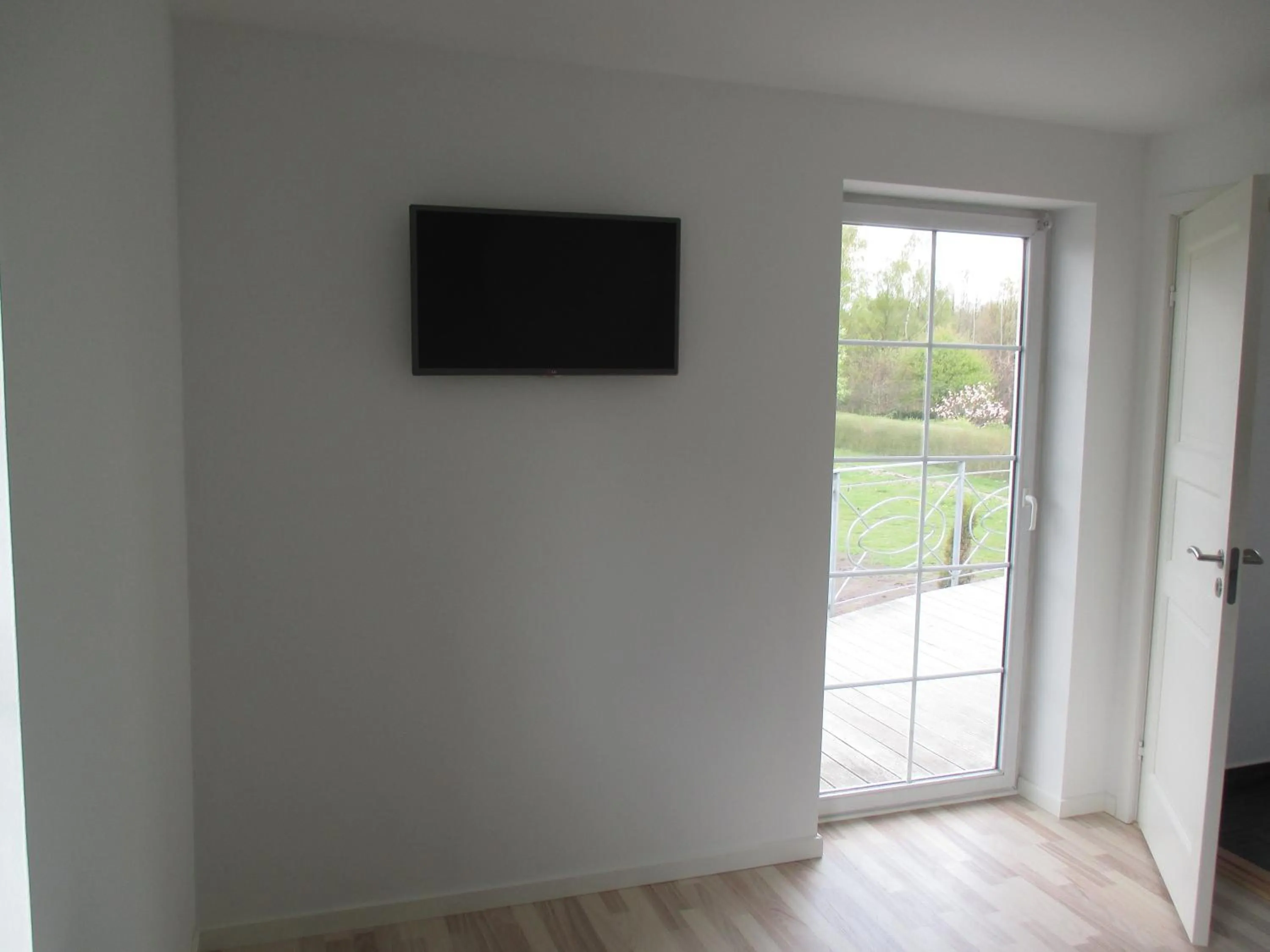 TV and multimedia in White House Hotel Apartments