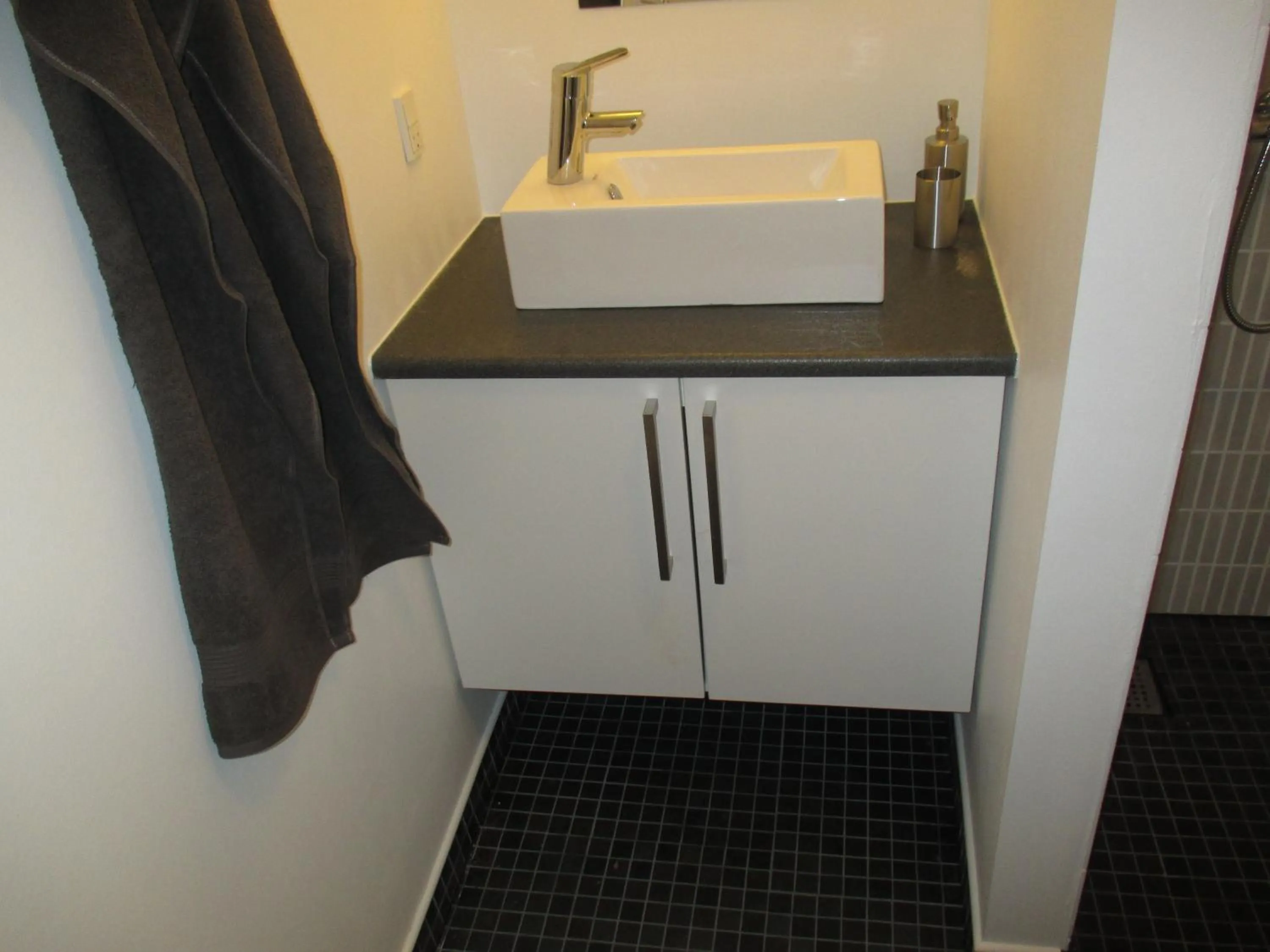 Bathroom in White House Hotel Apartments