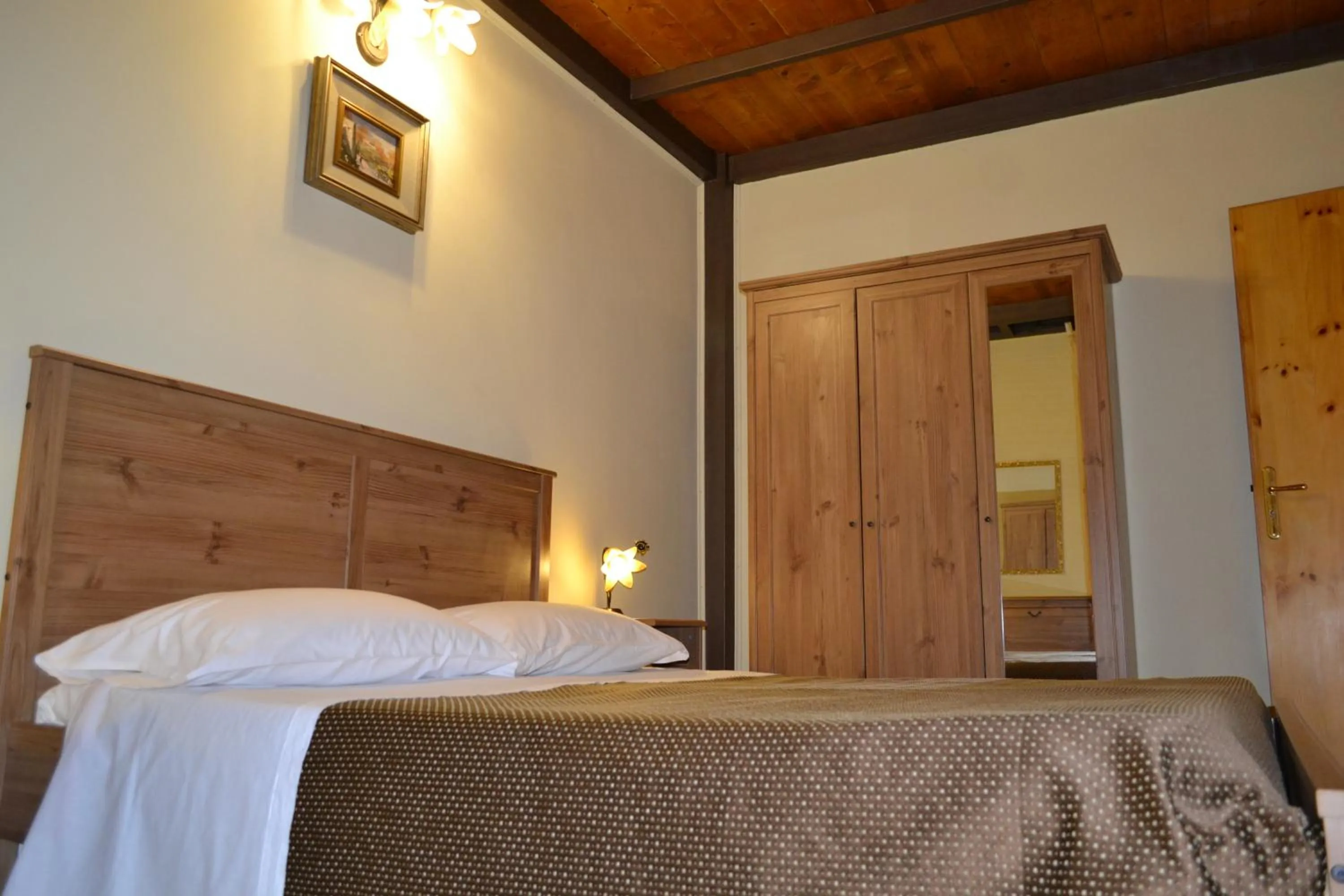 Photo of the whole room, Bed in Antiche Melodie