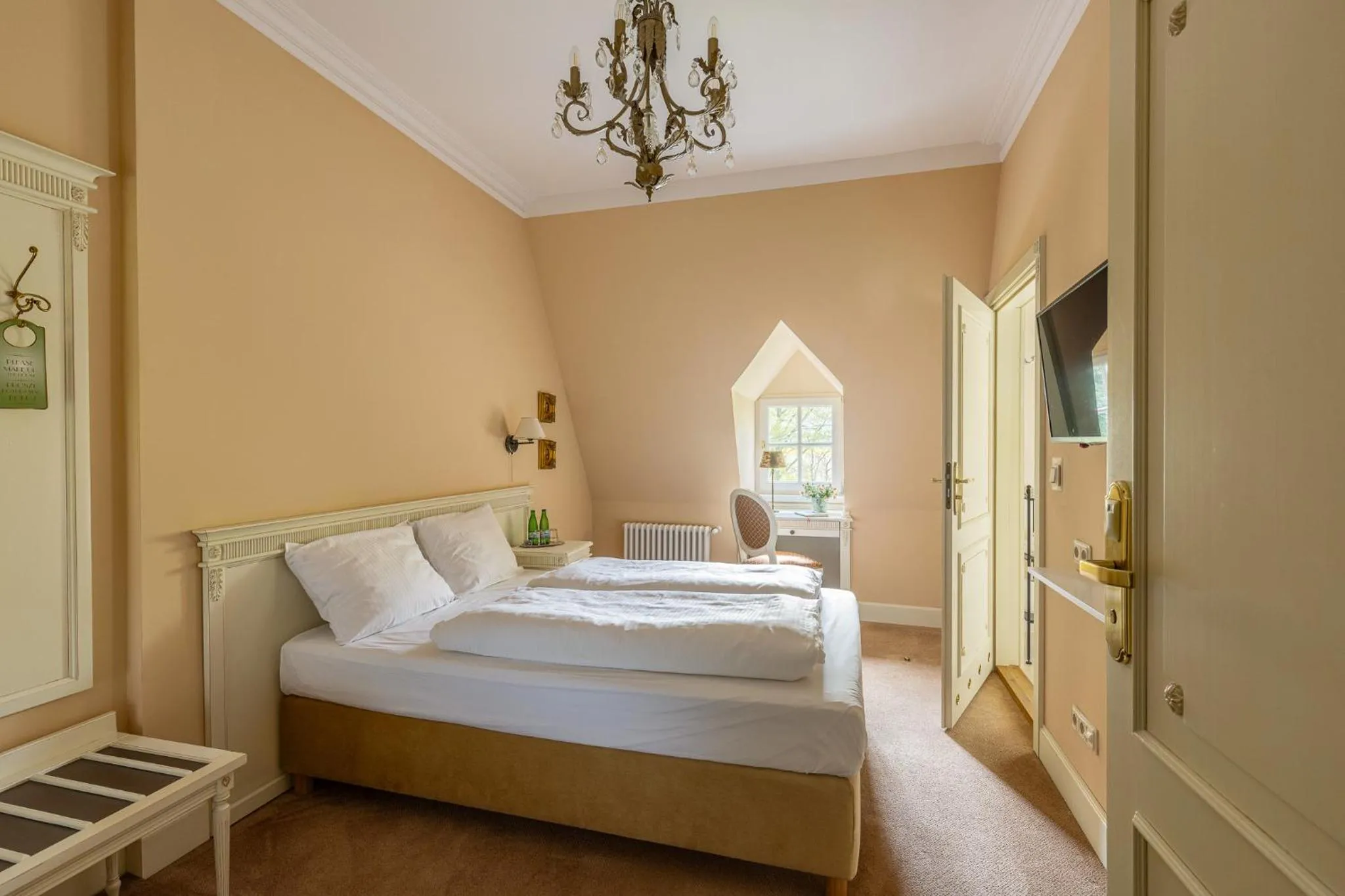 Small Double Room in Pałac Gruszów