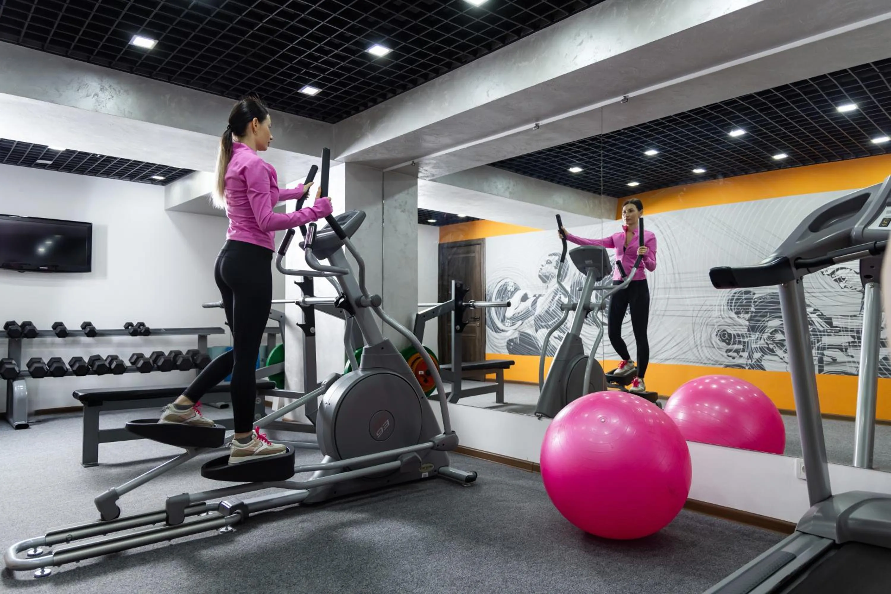Fitness centre/facilities in Renion Hills Hotel