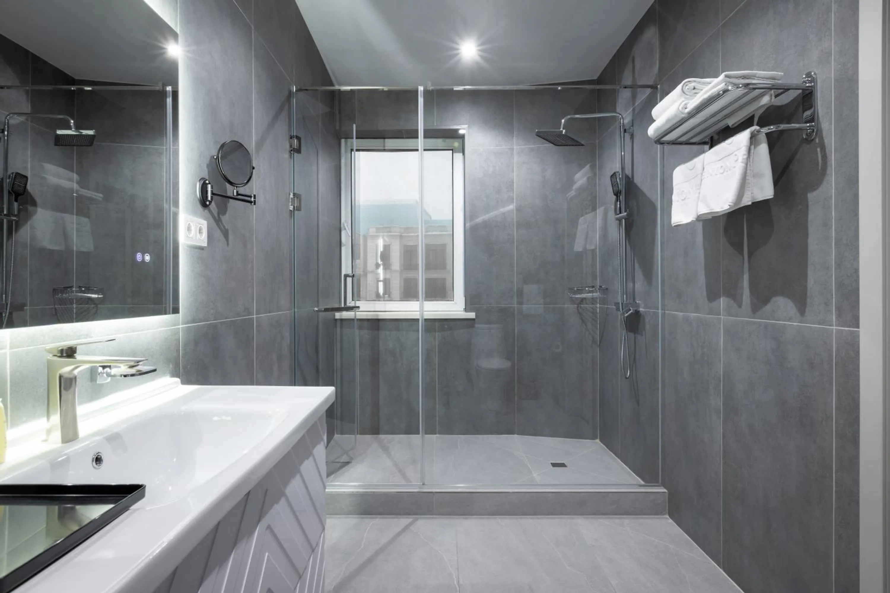 Shower in Renion Hills Hotel