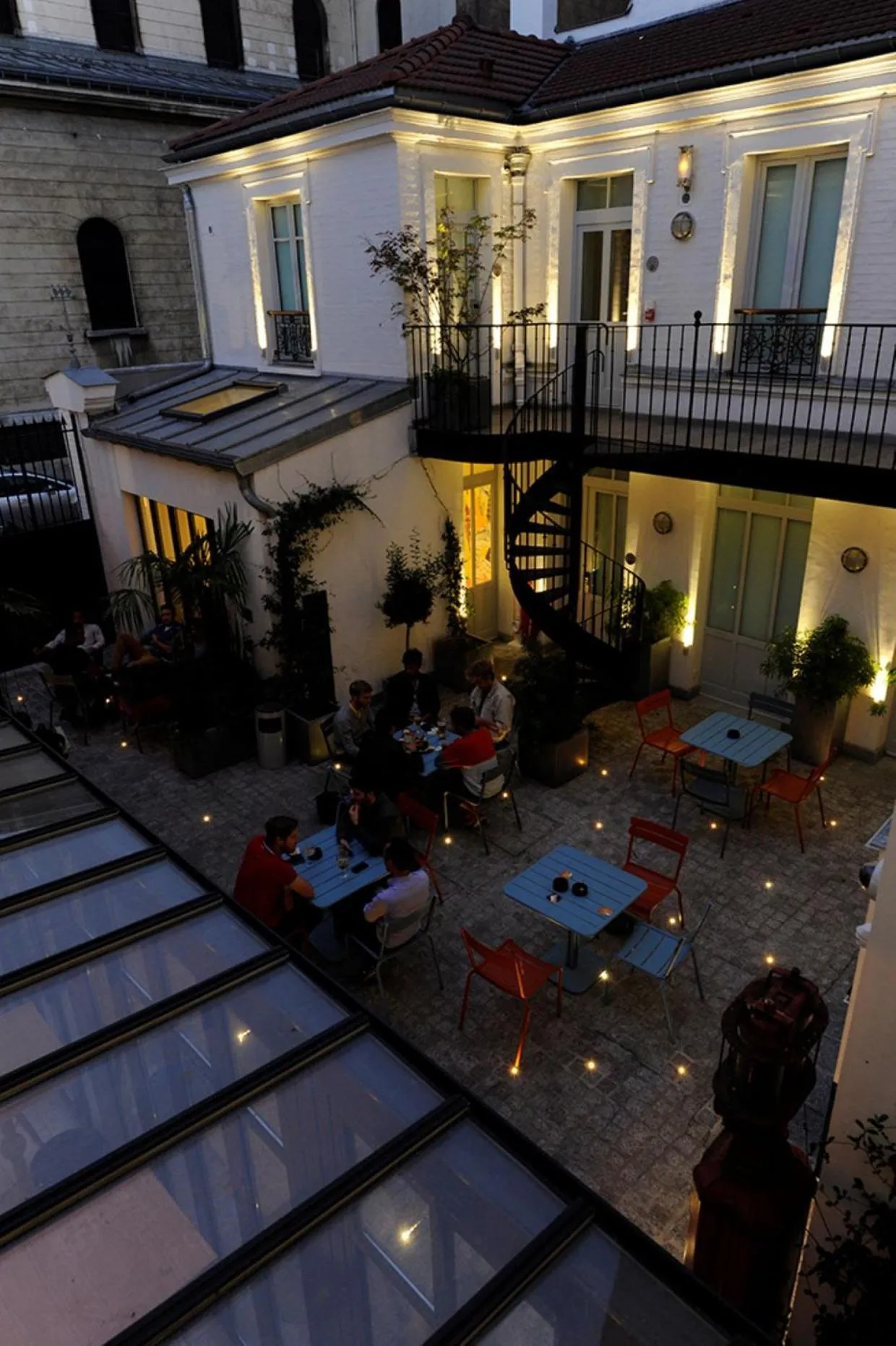 Property building in The 3 Ducks Eiffel Tower by Hiphophostels