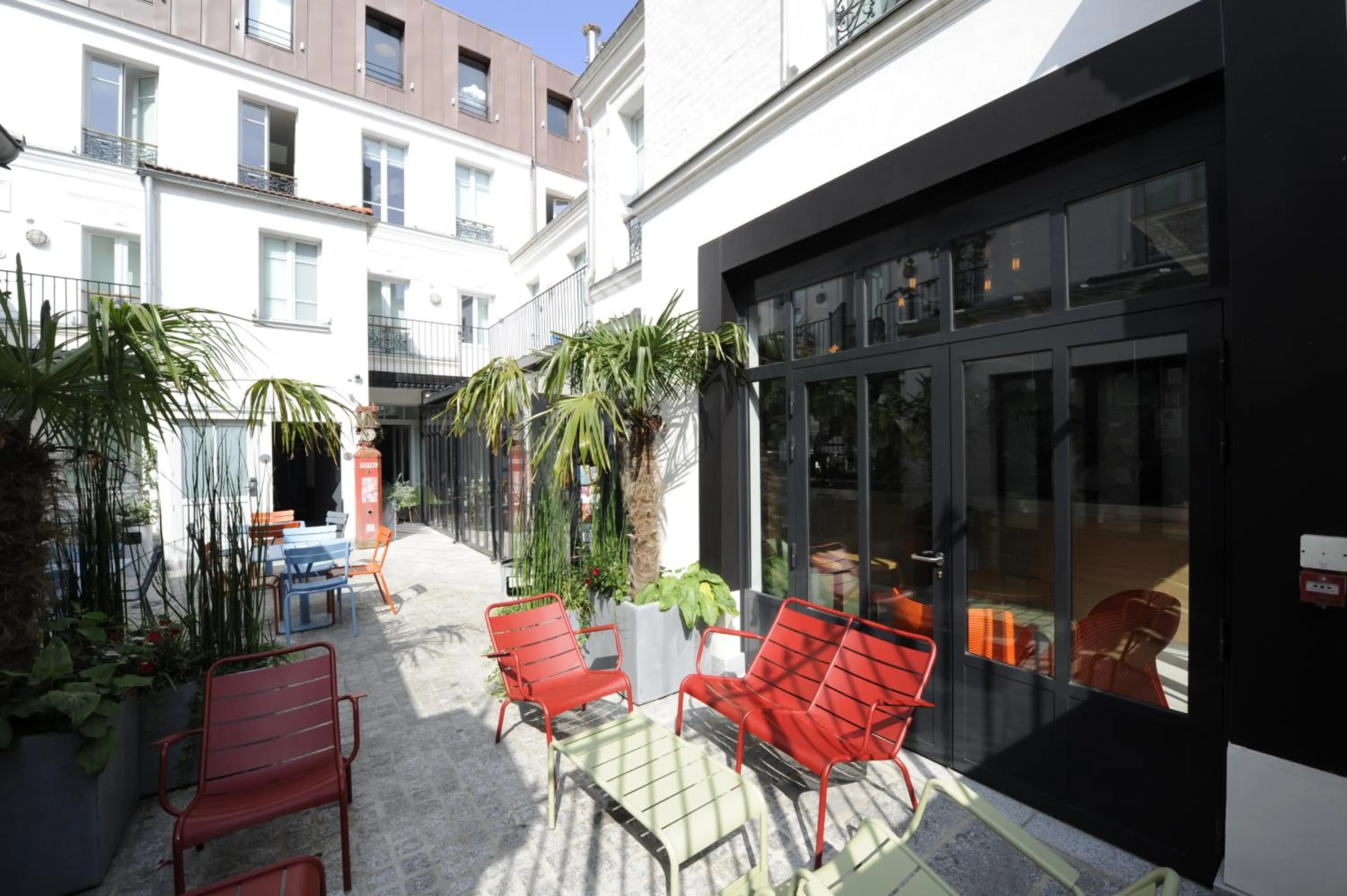 Patio in The 3 Ducks Eiffel Tower by Hiphophostels