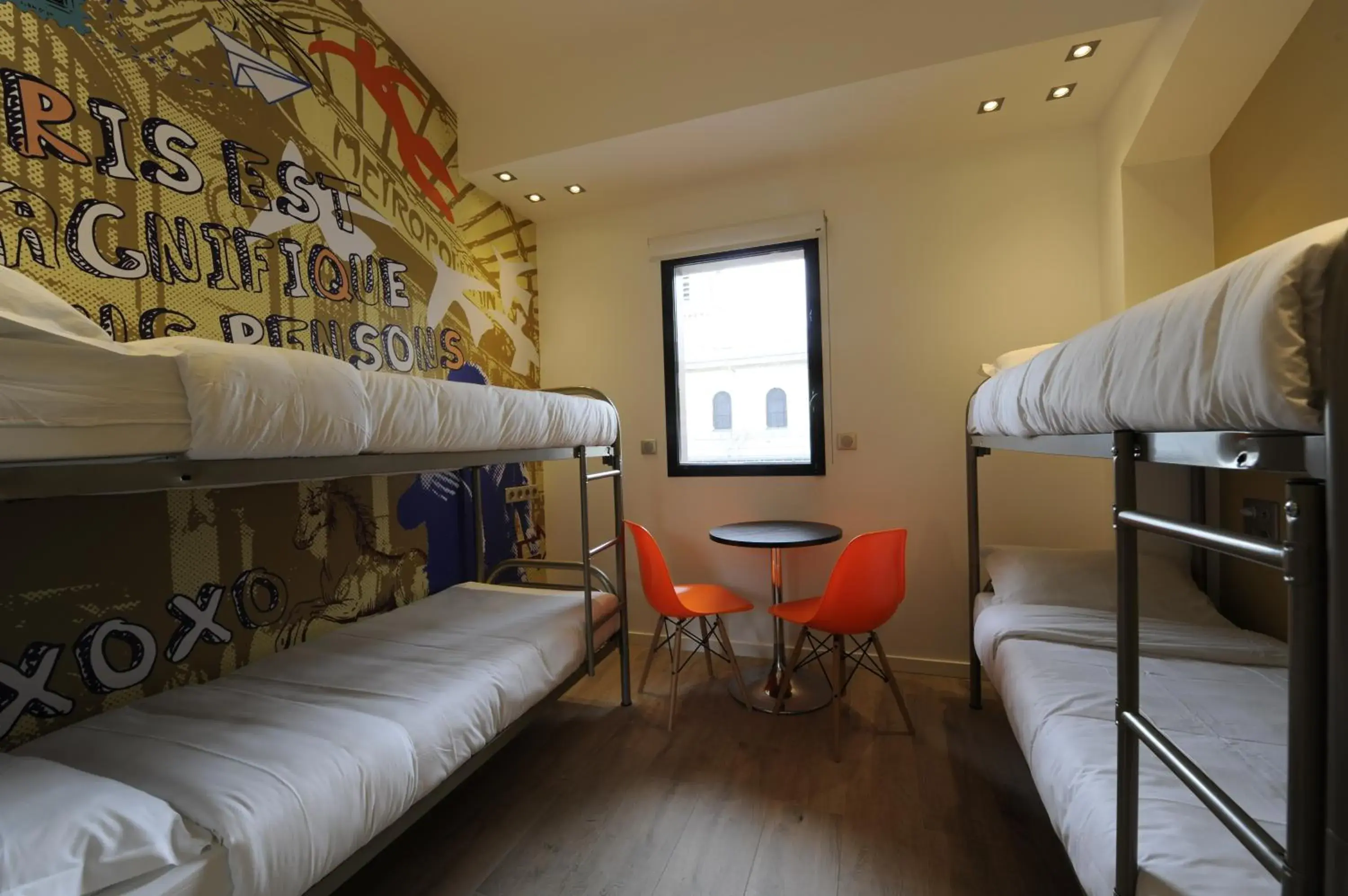 Quadruple Room with Shower in The 3 Ducks Eiffel Tower by Hiphophostels Quadruple Room with Shower in The 3 Ducks Eiffel Tower by Hiphophostels