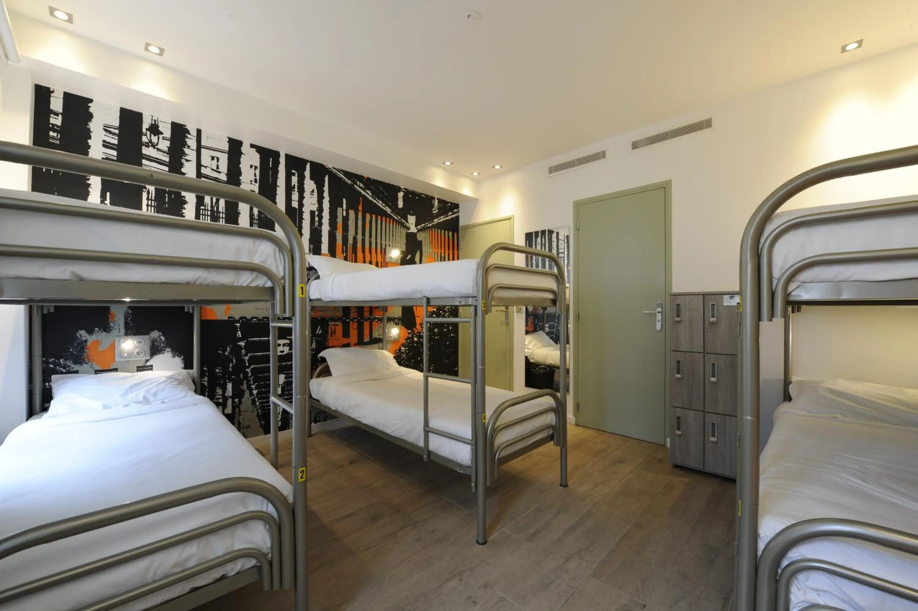 Photo of the whole room, Bed in The 3 Ducks Eiffel Tower by Hiphophostels