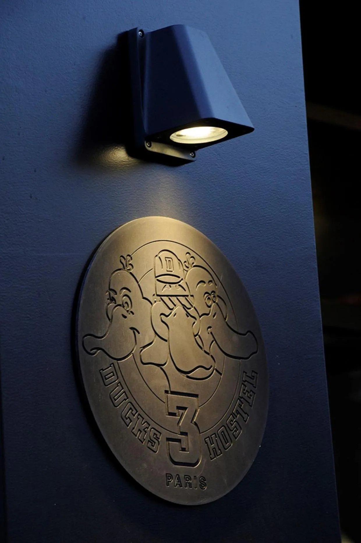 Property logo or sign in The 3 Ducks Eiffel Tower by Hiphophostels