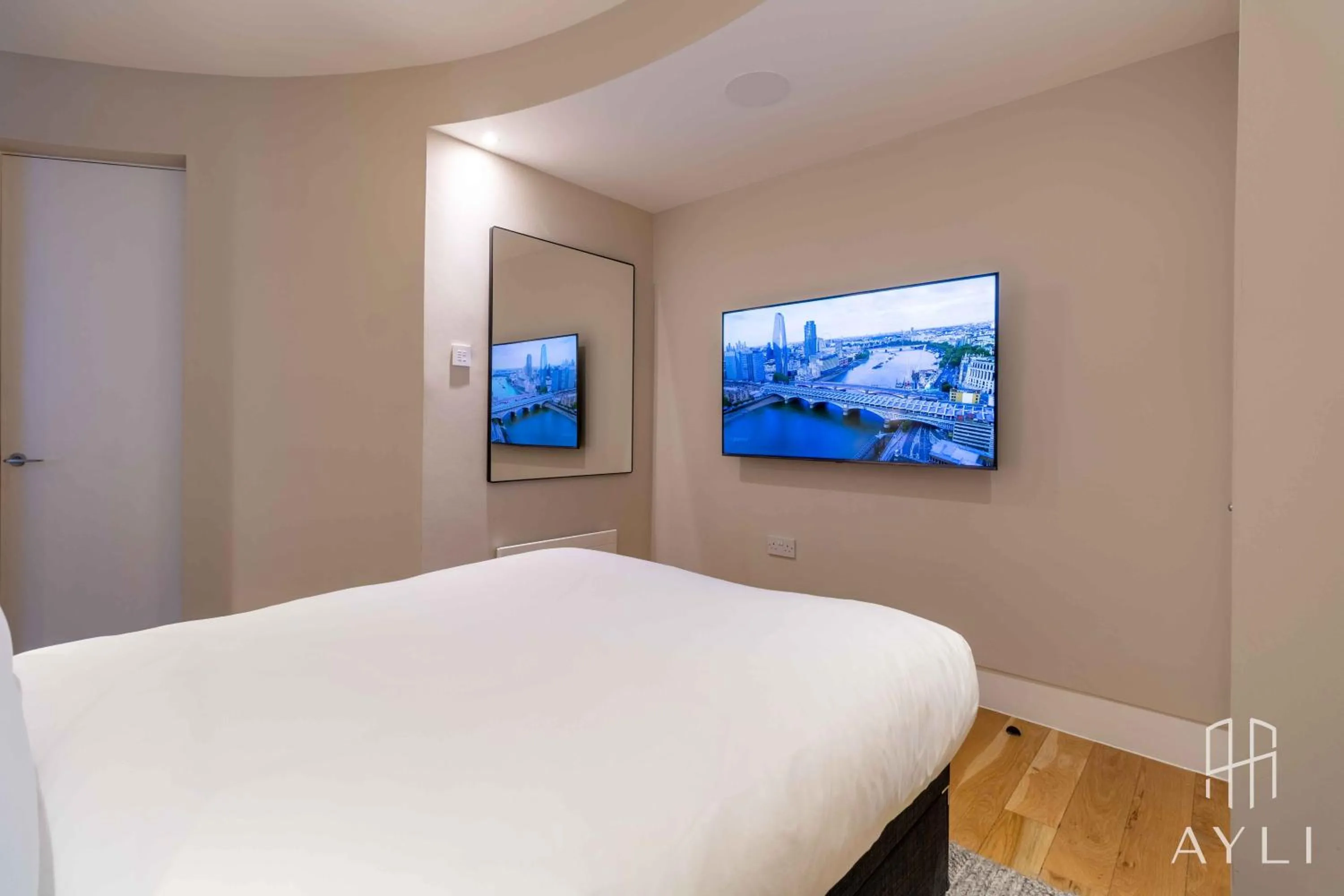 Communal lounge/ TV room, Bed in AYLI - As You Like It